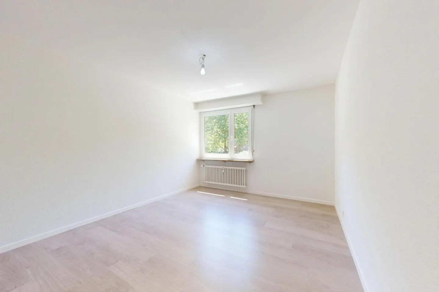 gepflegte 4.5-ZWG mit Balkon, Keller, Estrich, Waschmaschine und Parkplatz - Photo 7 of 13