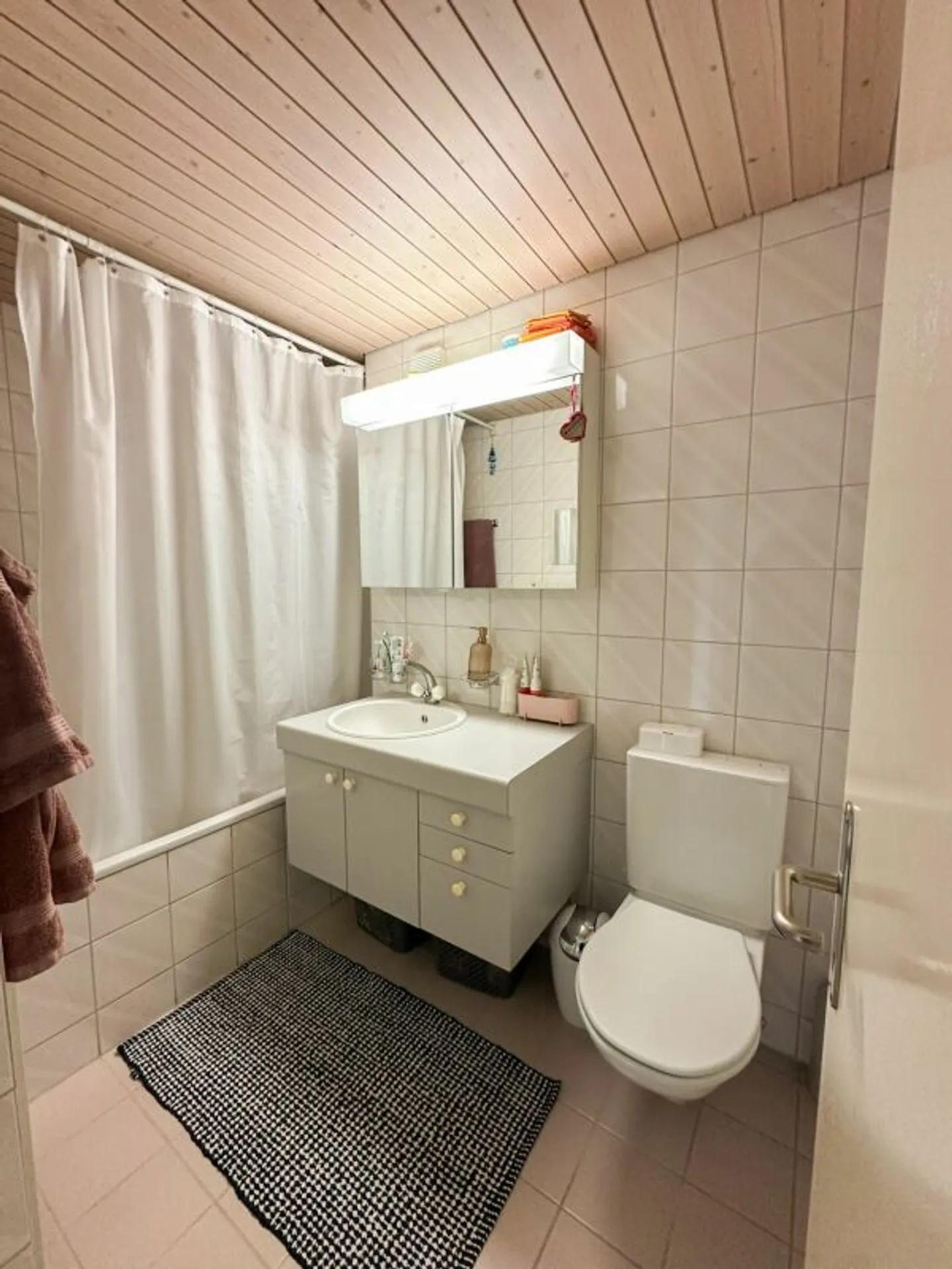 Mehrfamilienhaus mit sechs Wohneinheiten - Foto 4 von 13
