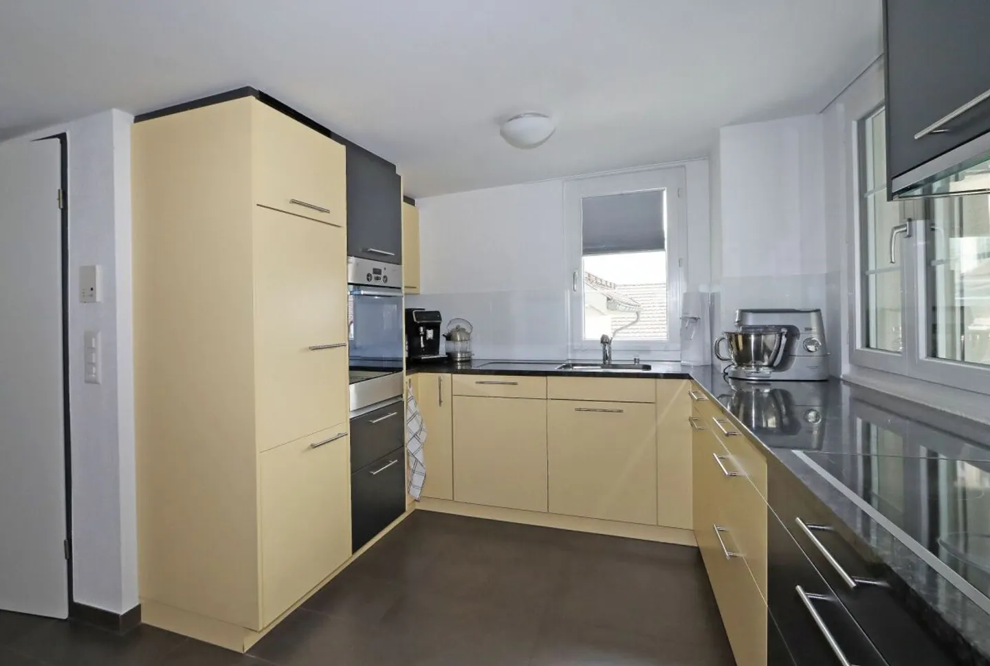 Mehrfamilienhaus mit 8 Wohneinheiten und mehreren Garagen in Netstal GL - Photo 9 of 13