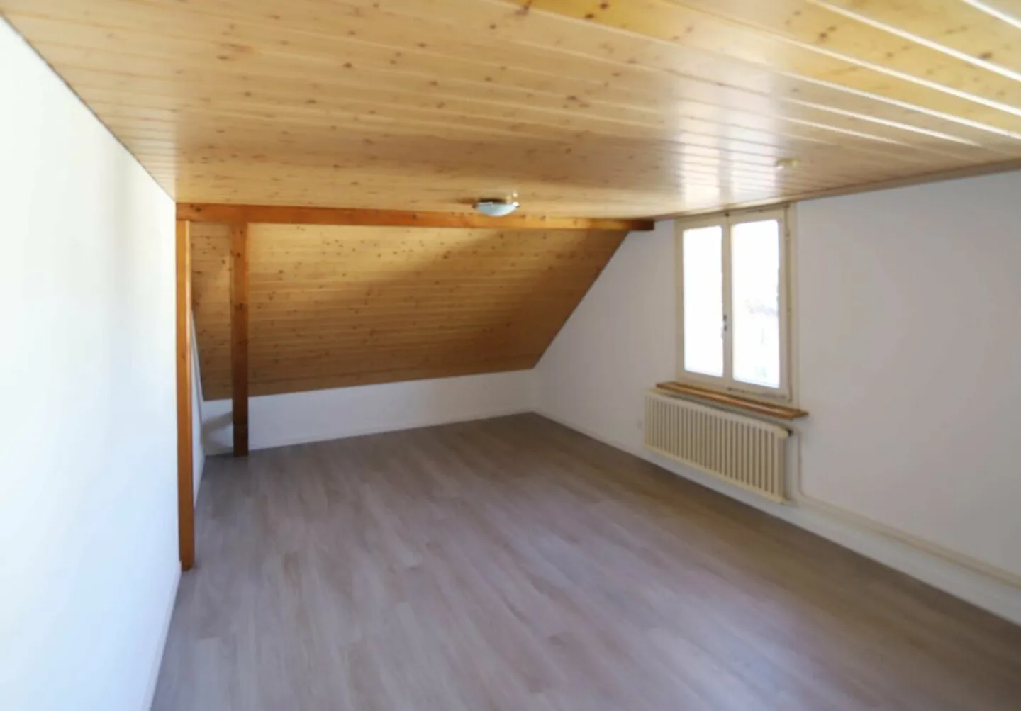 Cozy, centrally located 3-room attic apartment - Photo 3 of 5