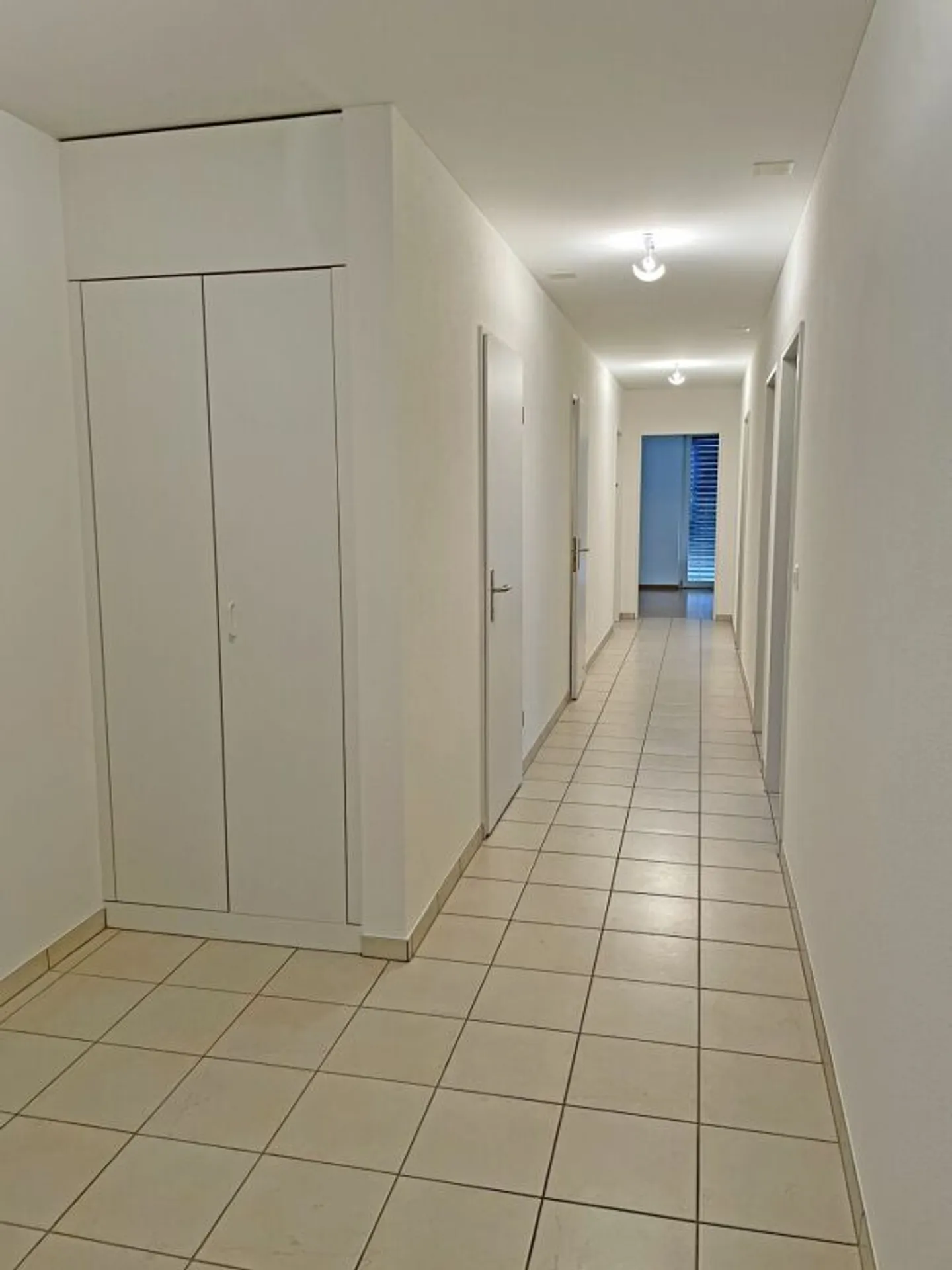 Vie spacieuse dans un emplacement ensoleillé en ville - Photo 6 sur 13