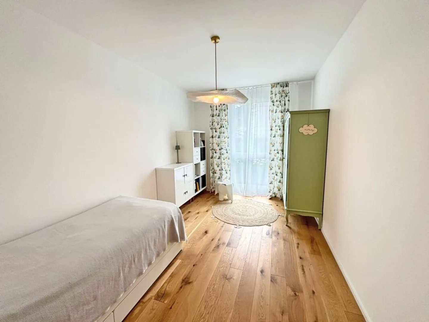 Elegant Furnished Apartment - Photo 4 of 13