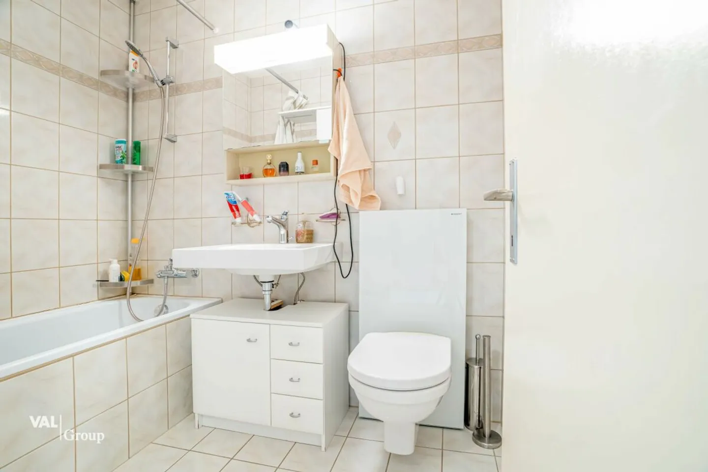 Attractive Apartment with Terrace - Photo 8 of 13