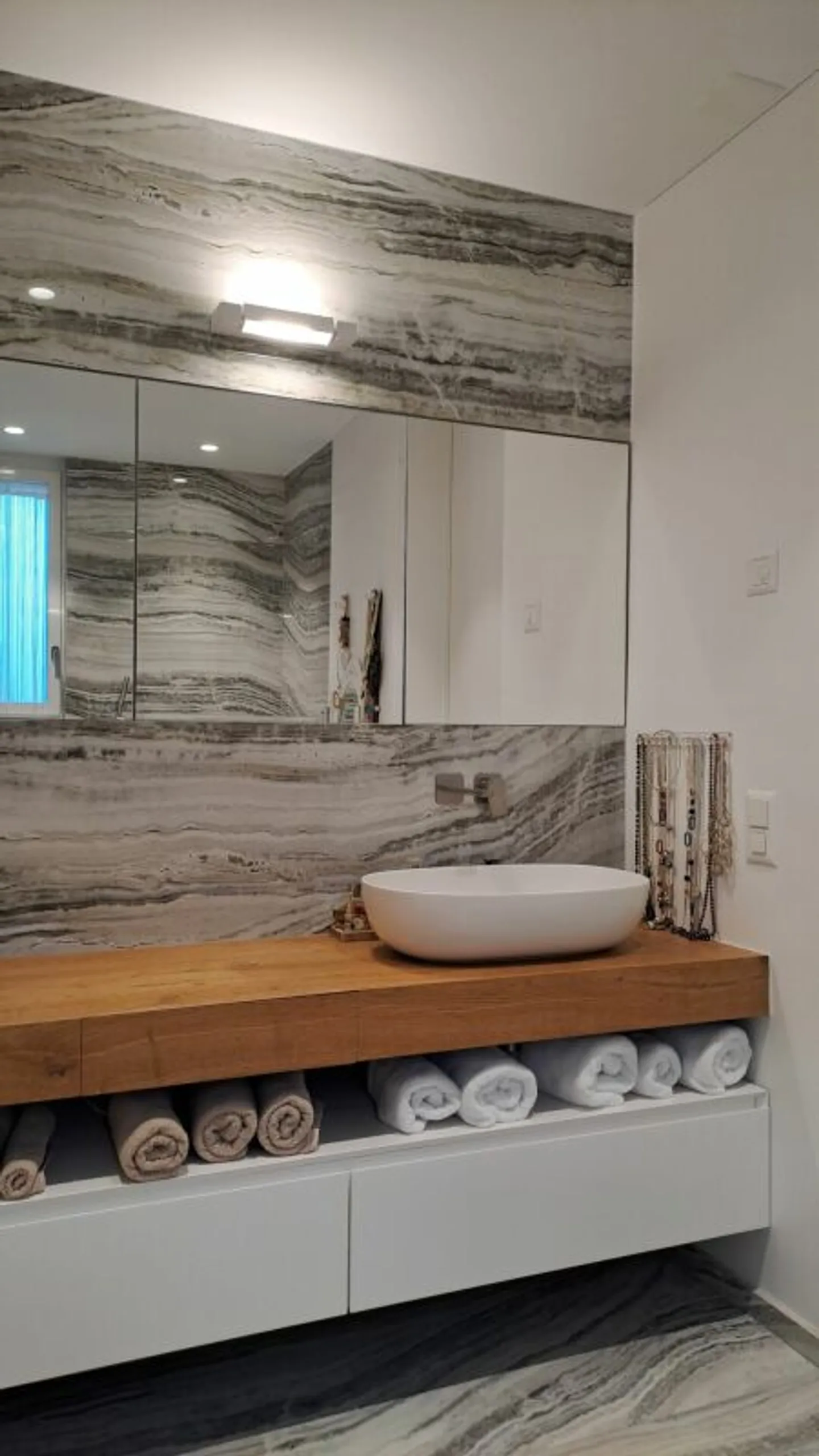 Appartement lumineux de 3,5 pièces avec grande terrasse et vue sur le lac - Photo 7 sur 13