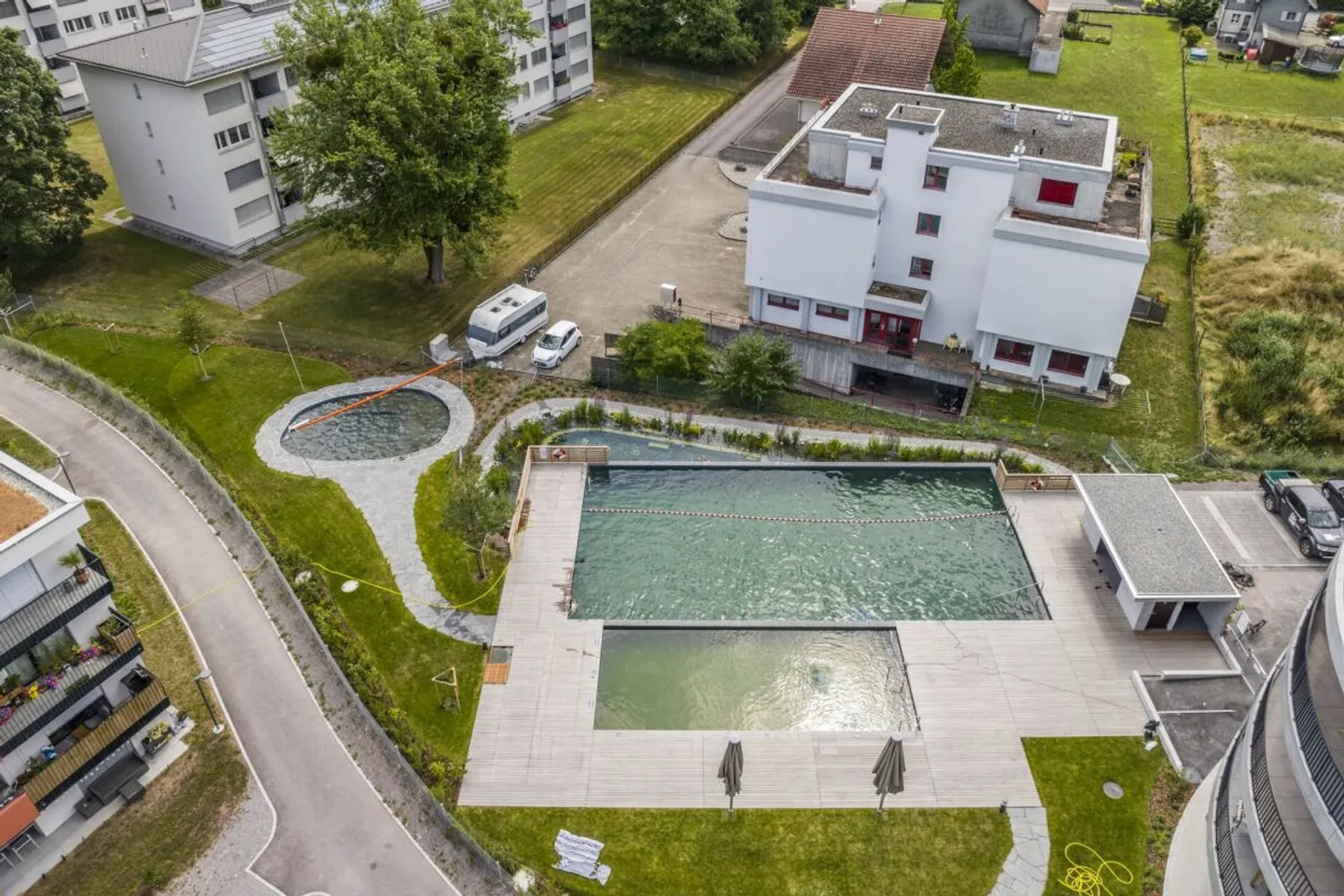 Living in Unique Architecture - Photo 3 of 9