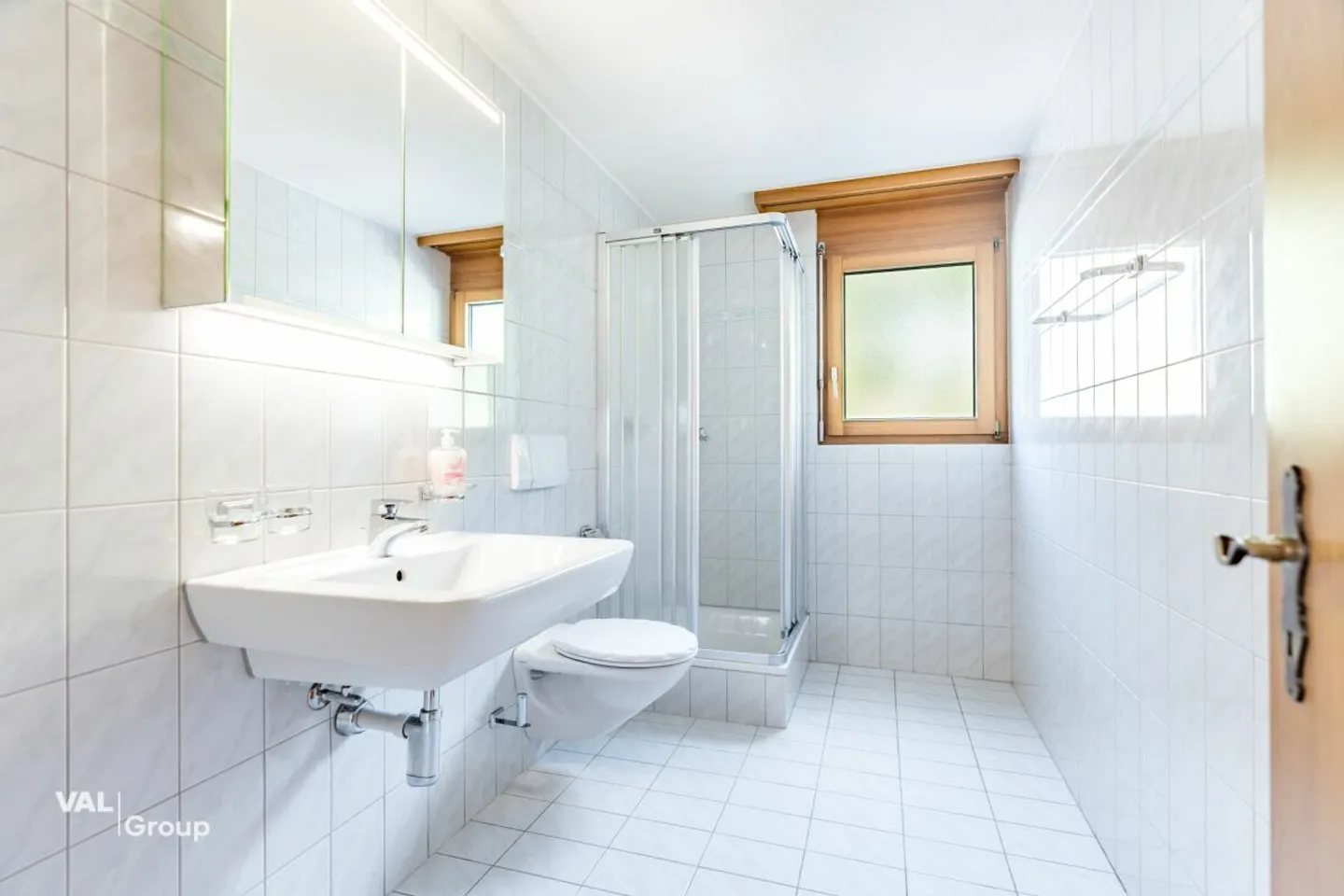 Stylishly renovated 4.5-room apartment in a quiet location in Raron - Photo 8 of 13