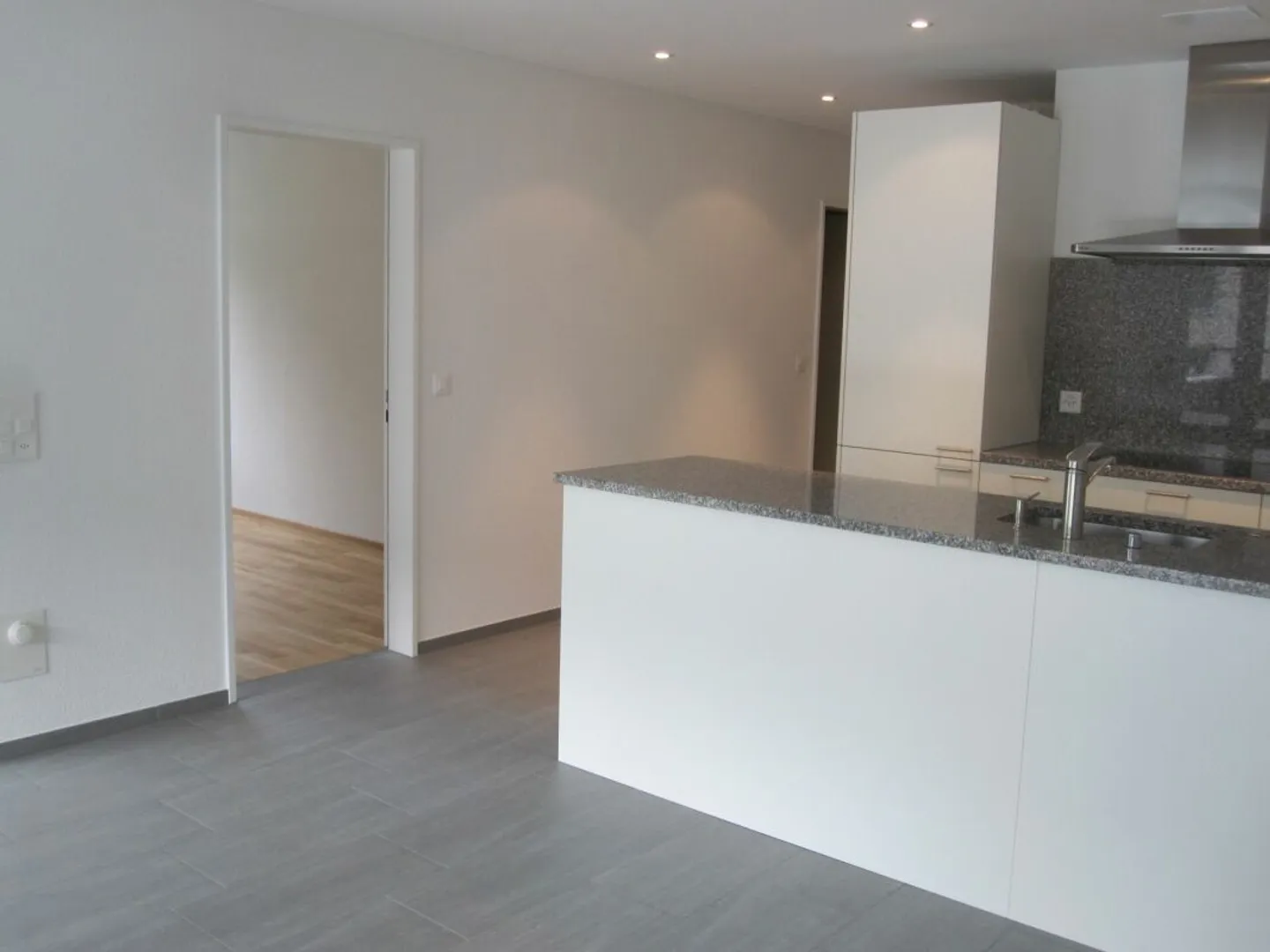 Appartement central et moderne - Photo 3 sur 7