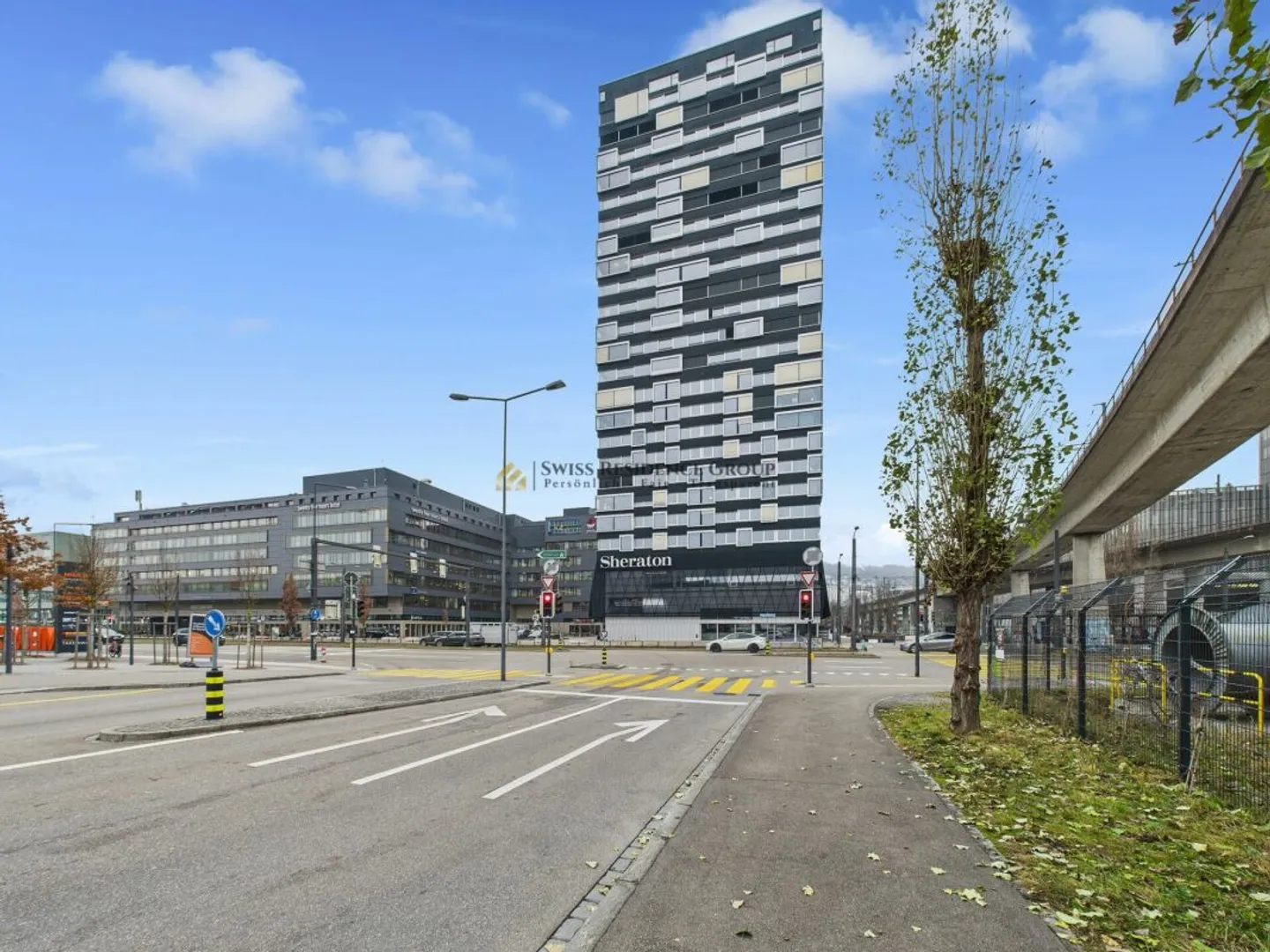 High above in Zurich West - 3.5 rooms on the 17th floor - Photo 1 of 13