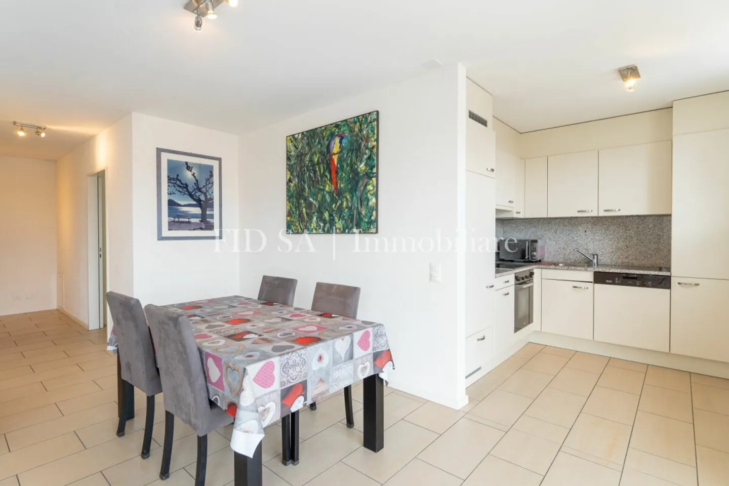 LOCARNO - Central location and free view from the top floor - Photo 4 of 10