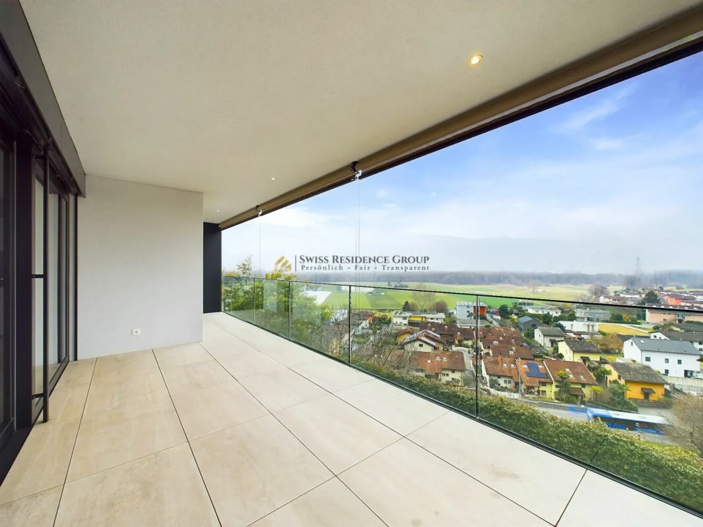 Elegant Apartment with Mountain View - Photo 2 of 13