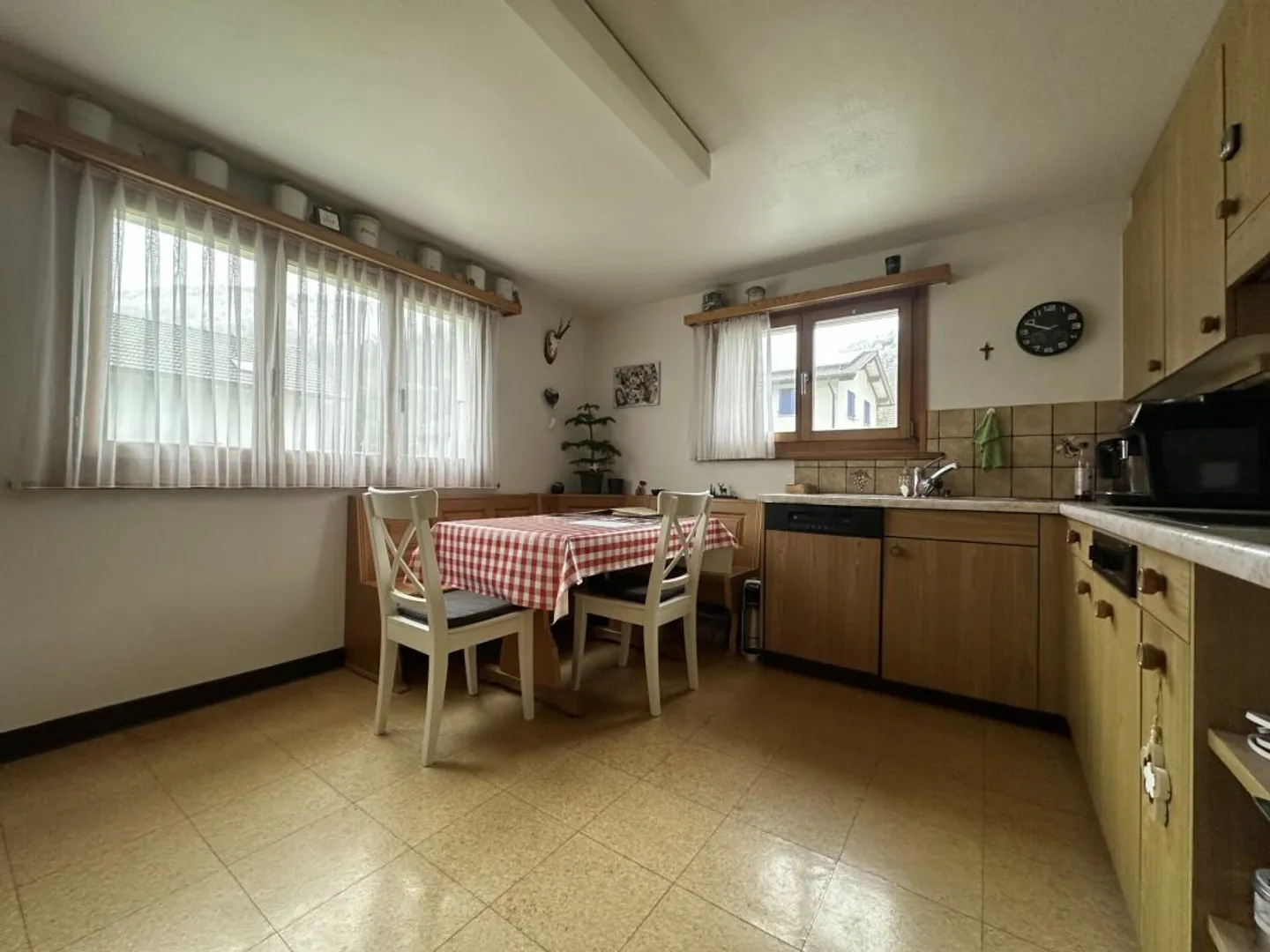 Charming 5 1/2 room single-family house in an idyllic residential area in the green - Photo 3 of 10
