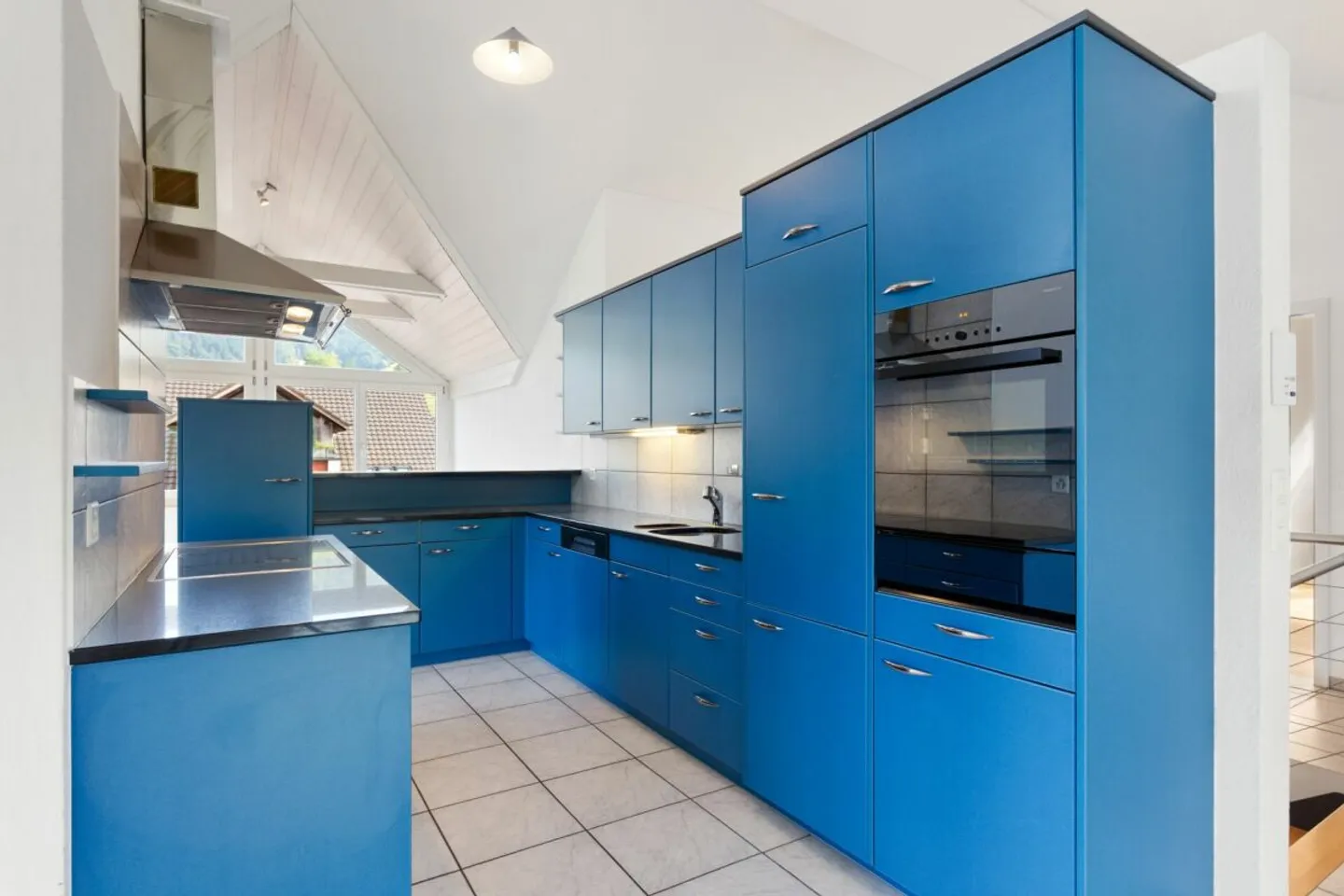 Spacious 5 ½-room maisonette apartment with cozy loggia and view into the greenery! - Photo 6 of 10