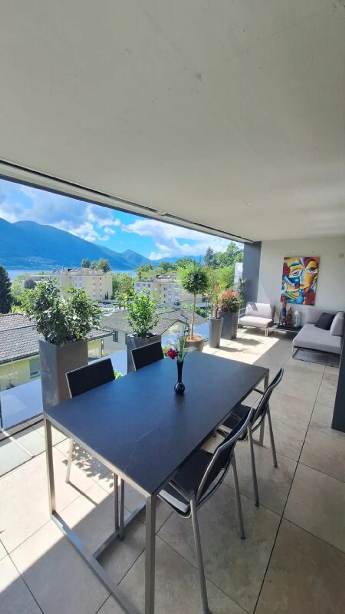 Appartement lumineux de 3,5 pièces avec grande terrasse et vue sur le lac - Photo 1 sur 13