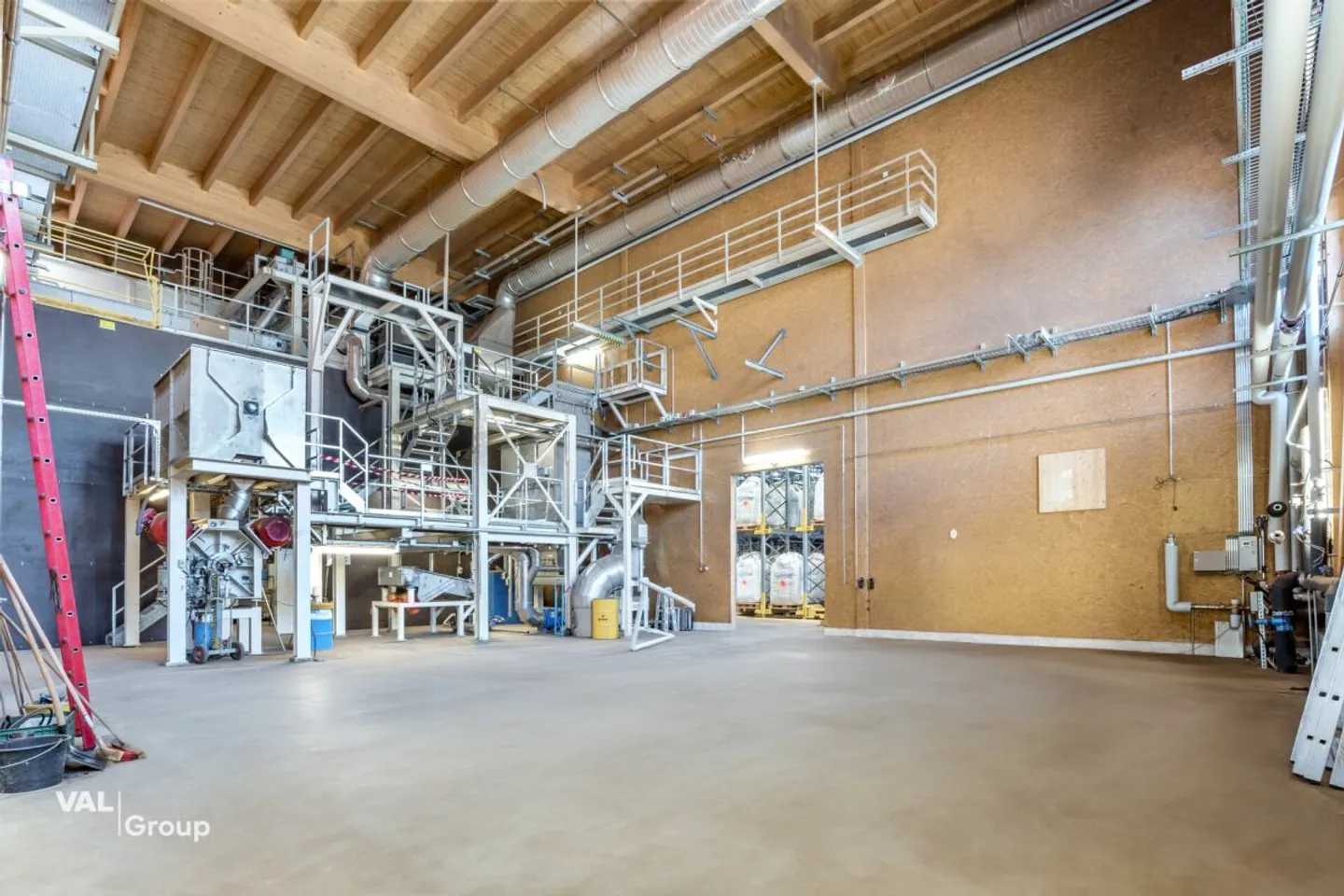 Edificio industrial unico in legno - Foto 4 di 13