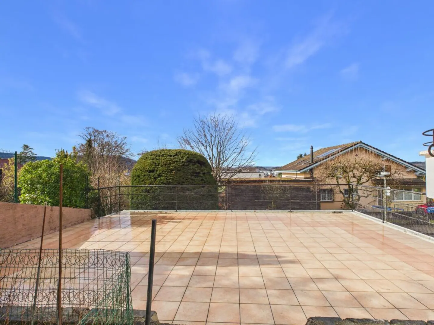 Ampia casa familiare con piscina - Foto 12 di 13