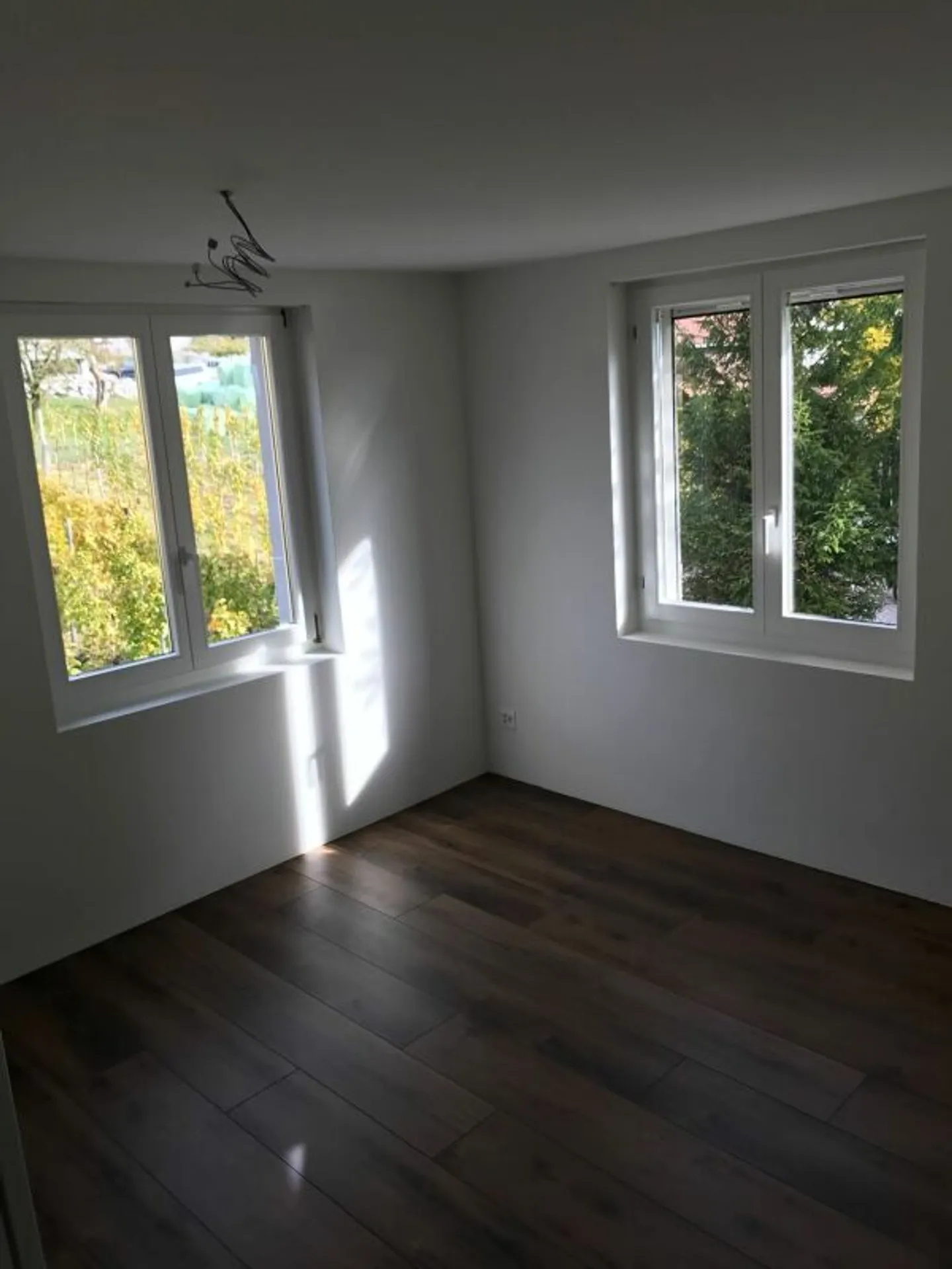 Ruhige Hanglage im Weinberg: Exklusive 4-Zimmer-Wohnung mit grosszügigem Parkangebot - Foto 6 von 10