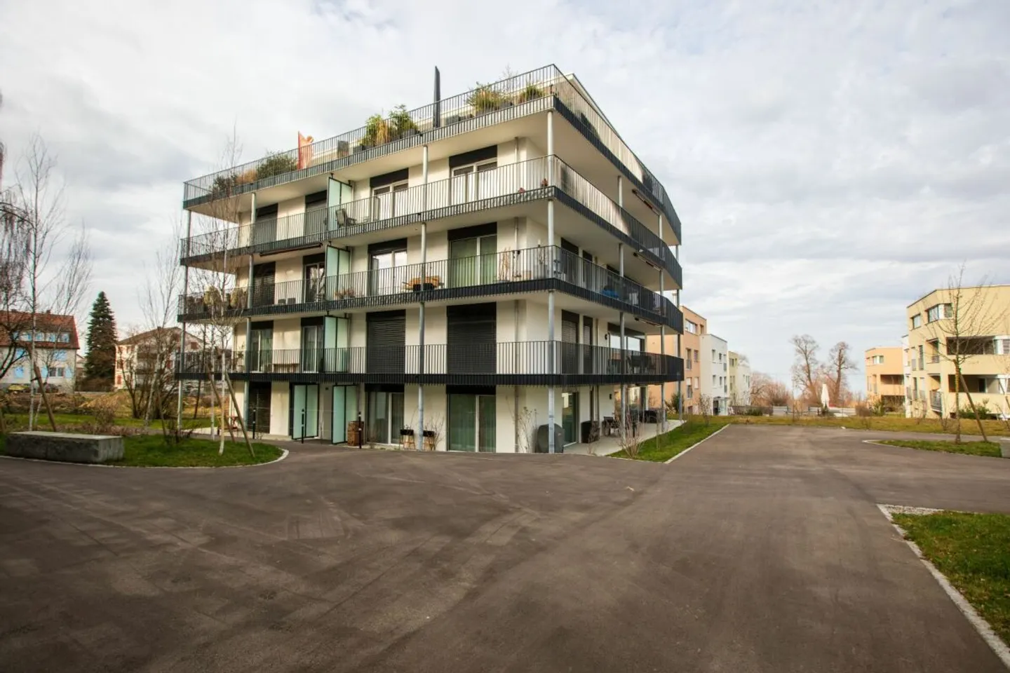 Appartamento al piano terra con terrazza e immediata vicinanza al lago - Foto 3 di 13