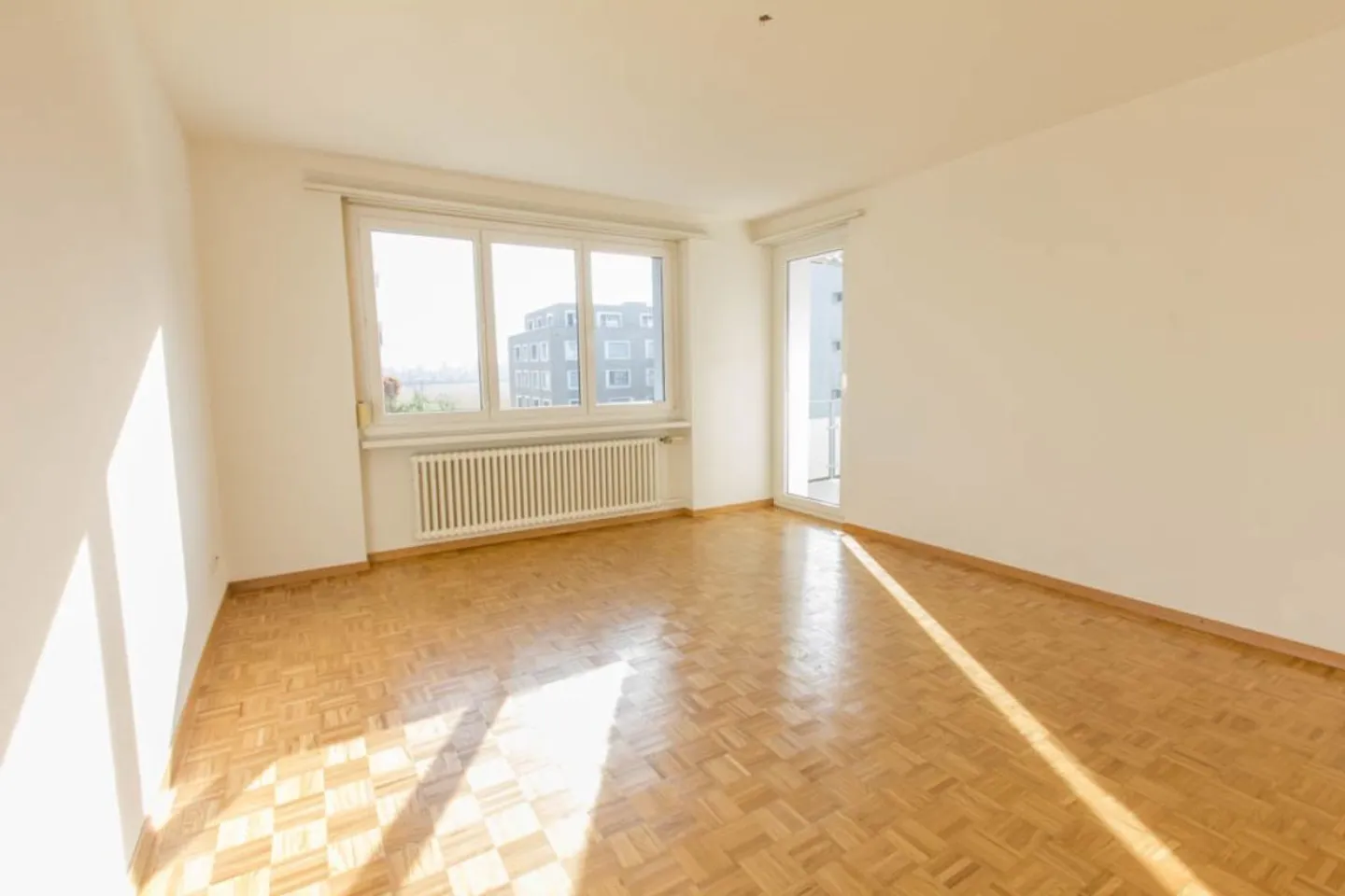 Appartement spacieux de 2 ½ pièces près du centre - Photo 2 sur 8