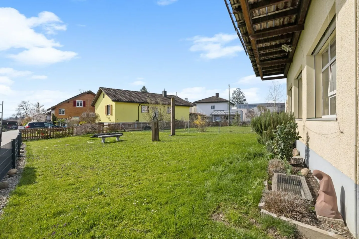 LIVING AND WORKING IN A SUNNY LOCATION - Photo 8 of 8