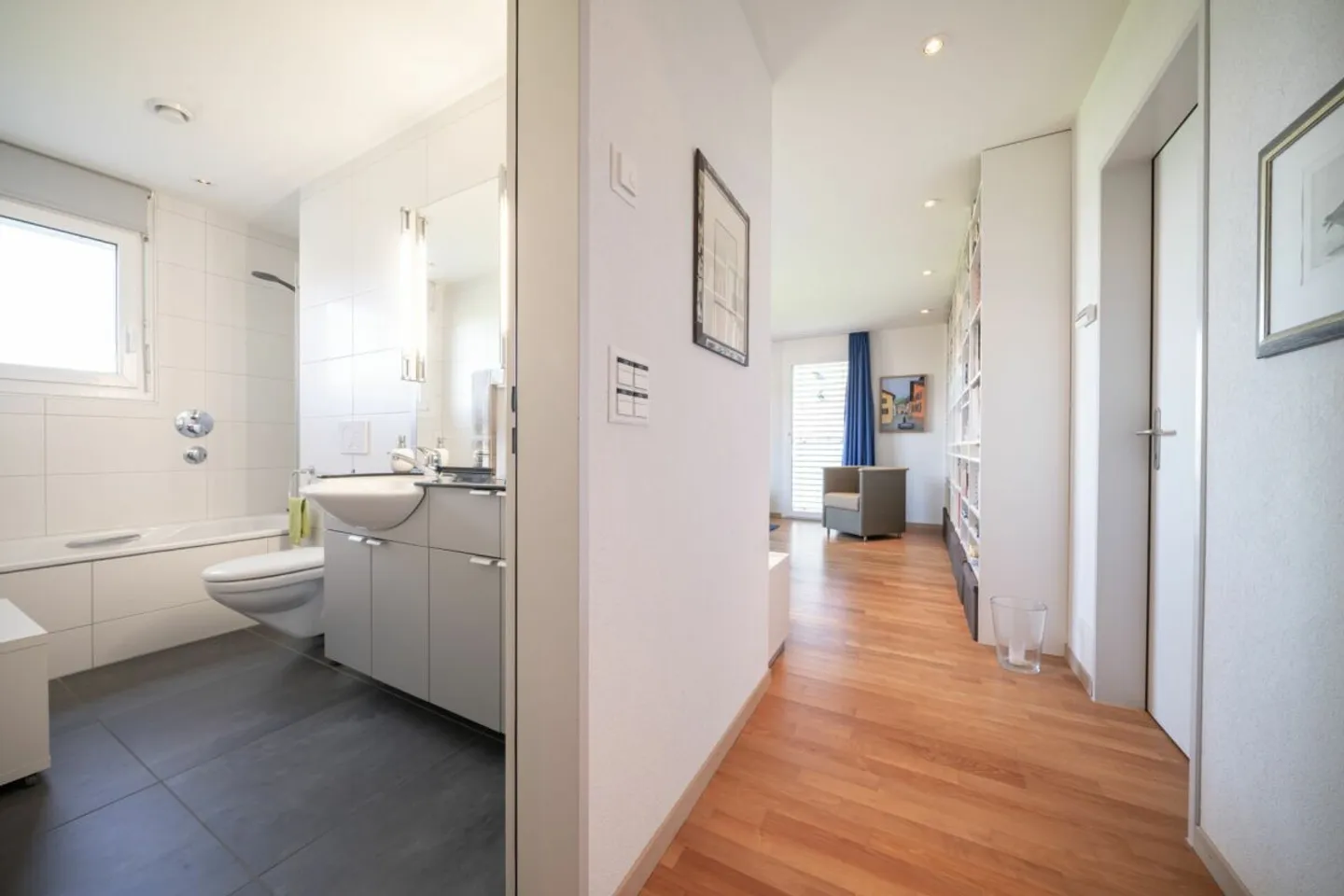 Close to the city and quiet - charming 3 1/2 room apartment - Photo 7 of 8