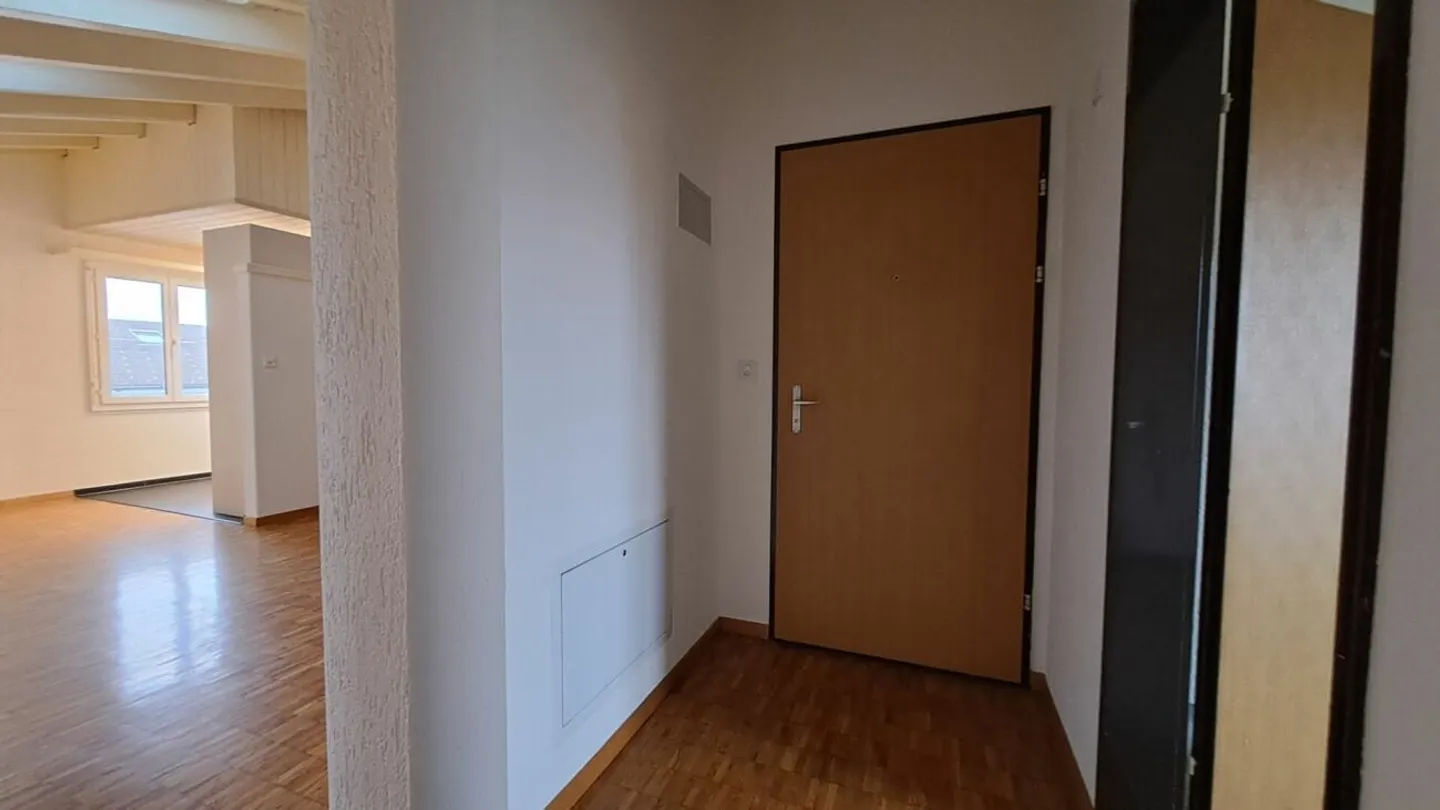 Charmante Dachwohnung mit Aussicht - Foto 6 von 11