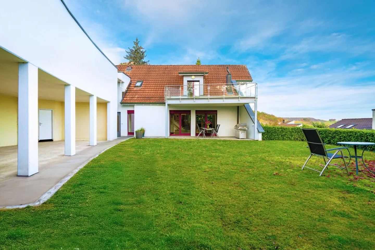 Elegante casa unifamiliare con appartamento giardino - Foto 1 di 9