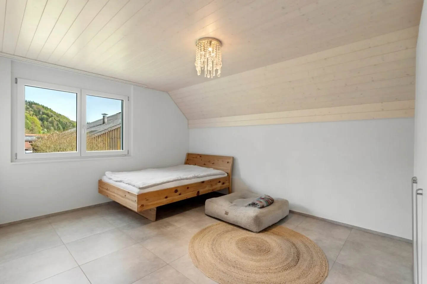 Vie proche de la nature dans une maison individuelle presque neuve - Photo 8 sur 13