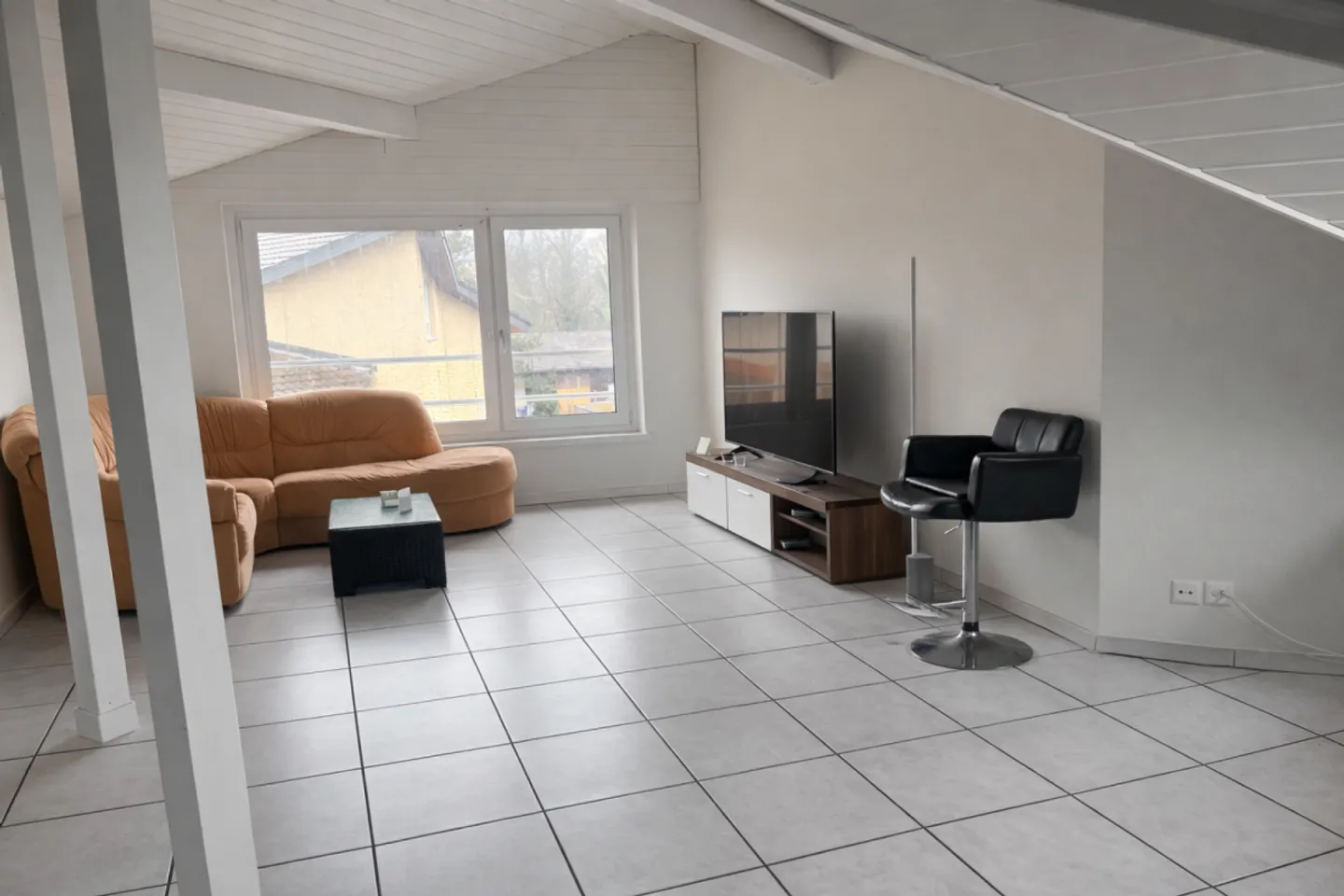 Lumineux appartement en duplex de 7,5 pièces avec balcon dans un quartier familial - Photo 1 sur 10