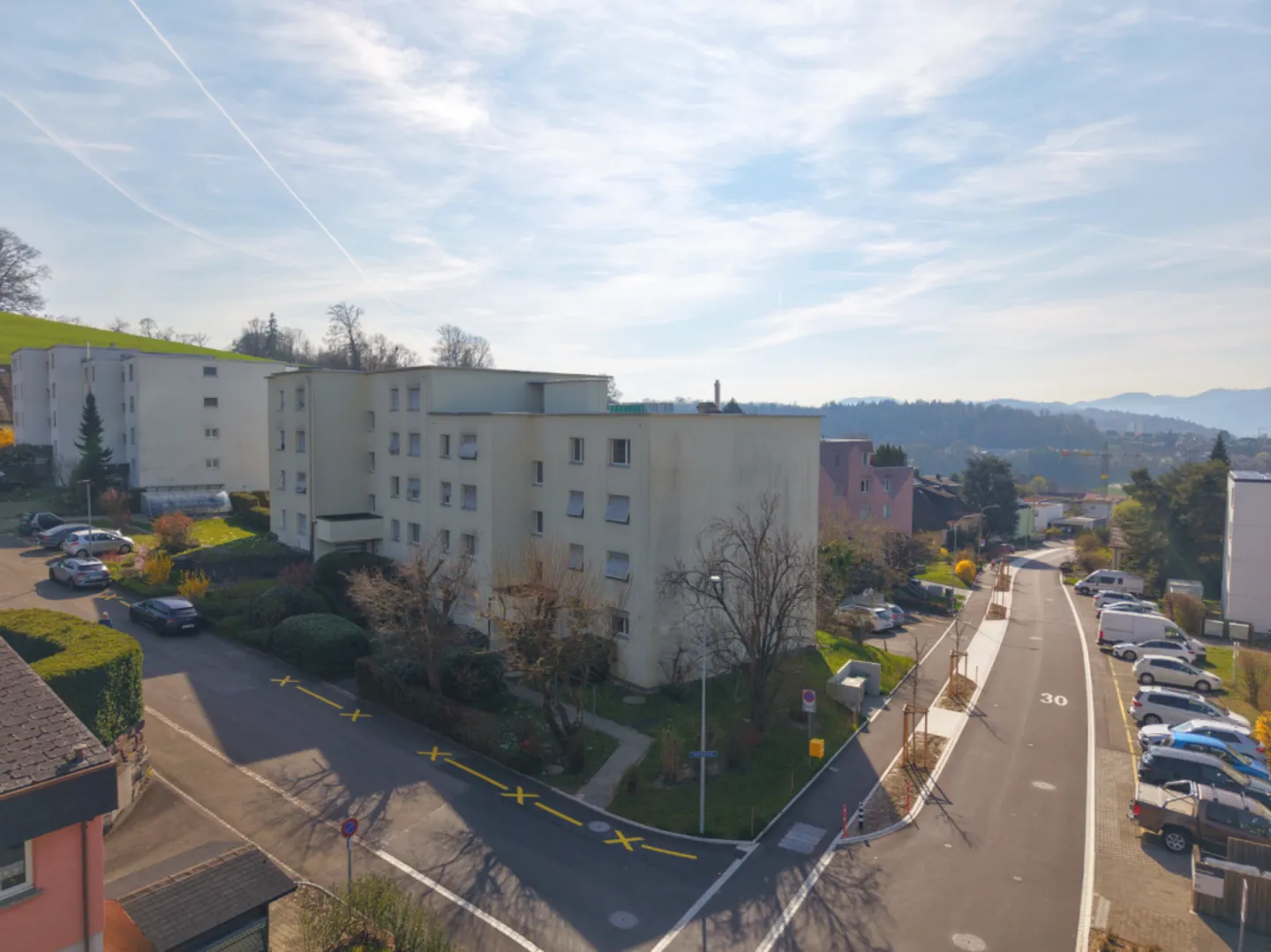 Appartement pratique de 4,5 pièces avec piscine et potentiel - Photo 10 sur 11