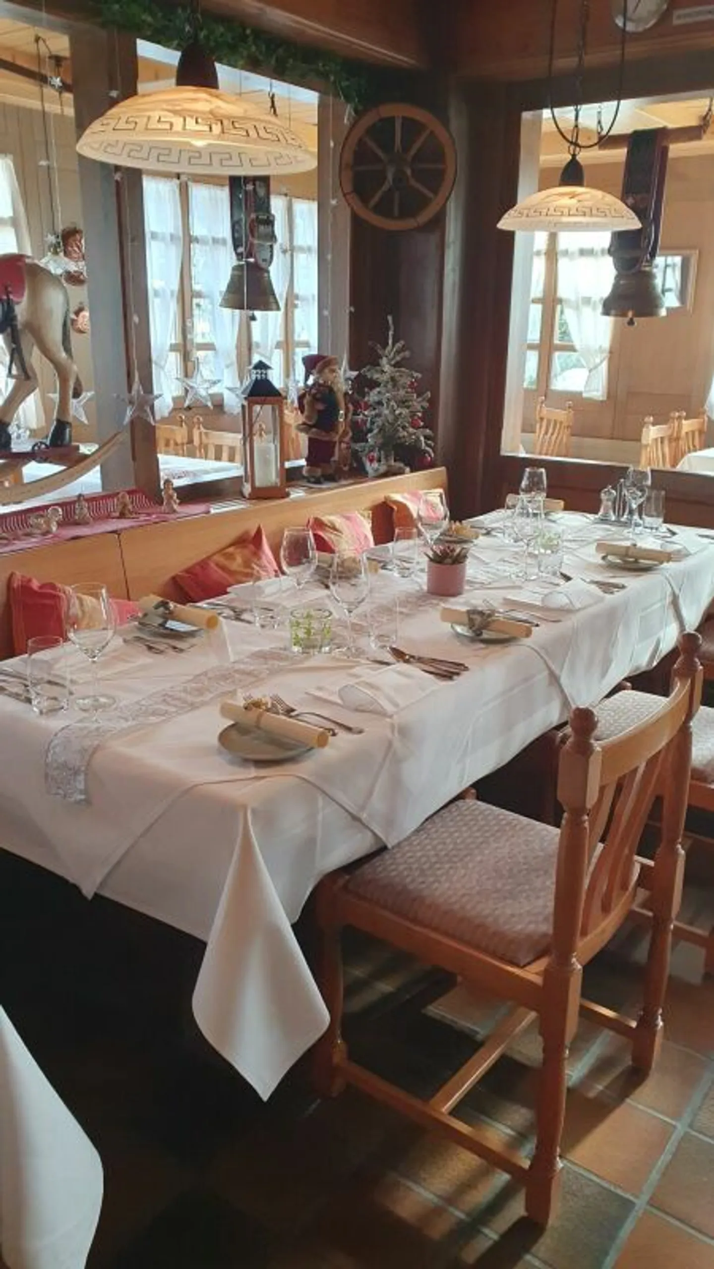 Ristorante tradizionale con un fascino nel centro di Lenk - Foto 3 di 5