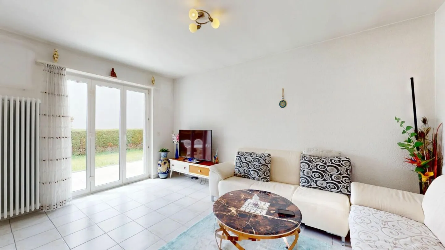 Casa familiare in una posizione tranquilla e centrale a Reinach BL - Foto 2 di 6