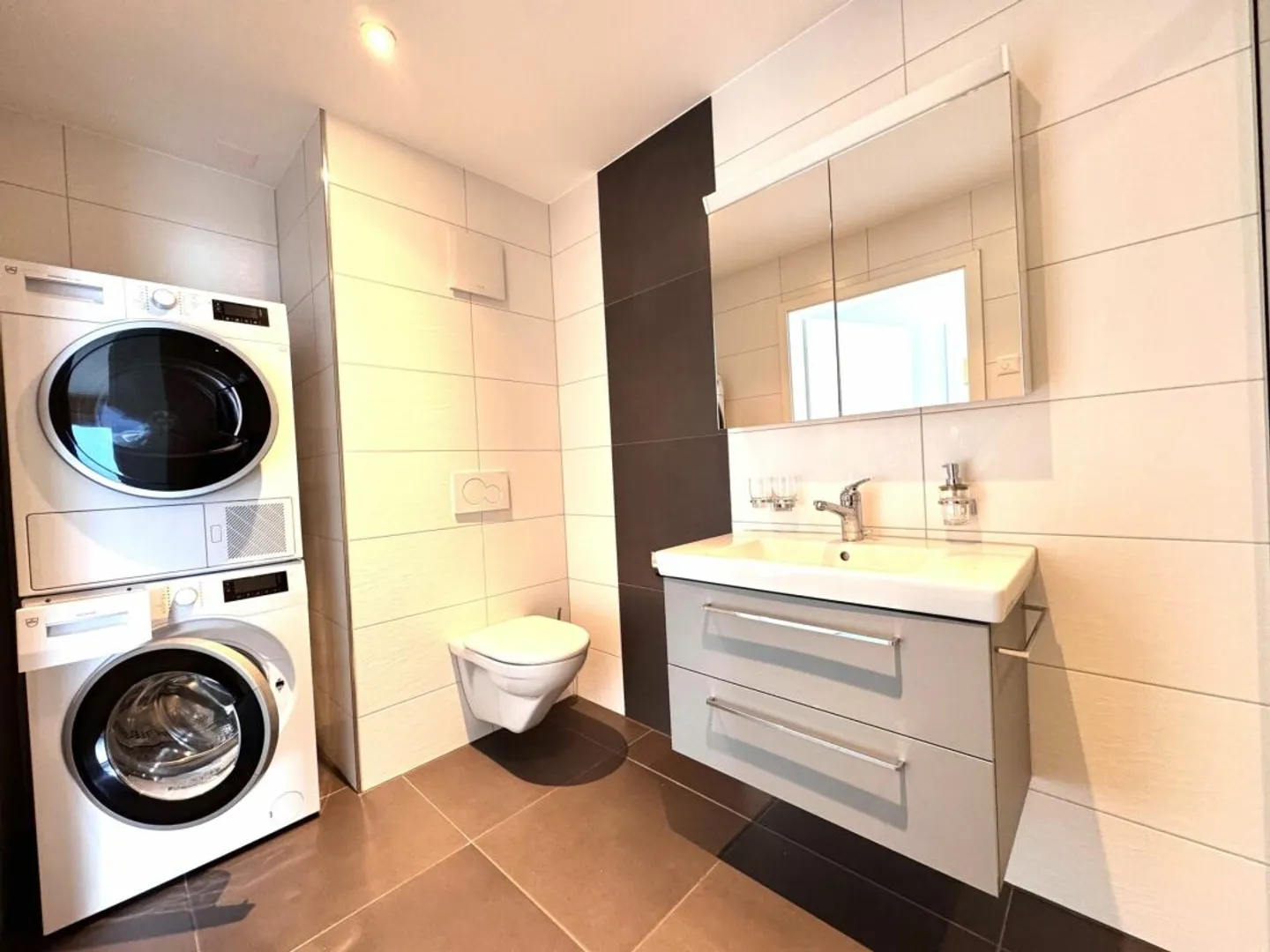 Bellevue Apartment - Photo 6 of 9