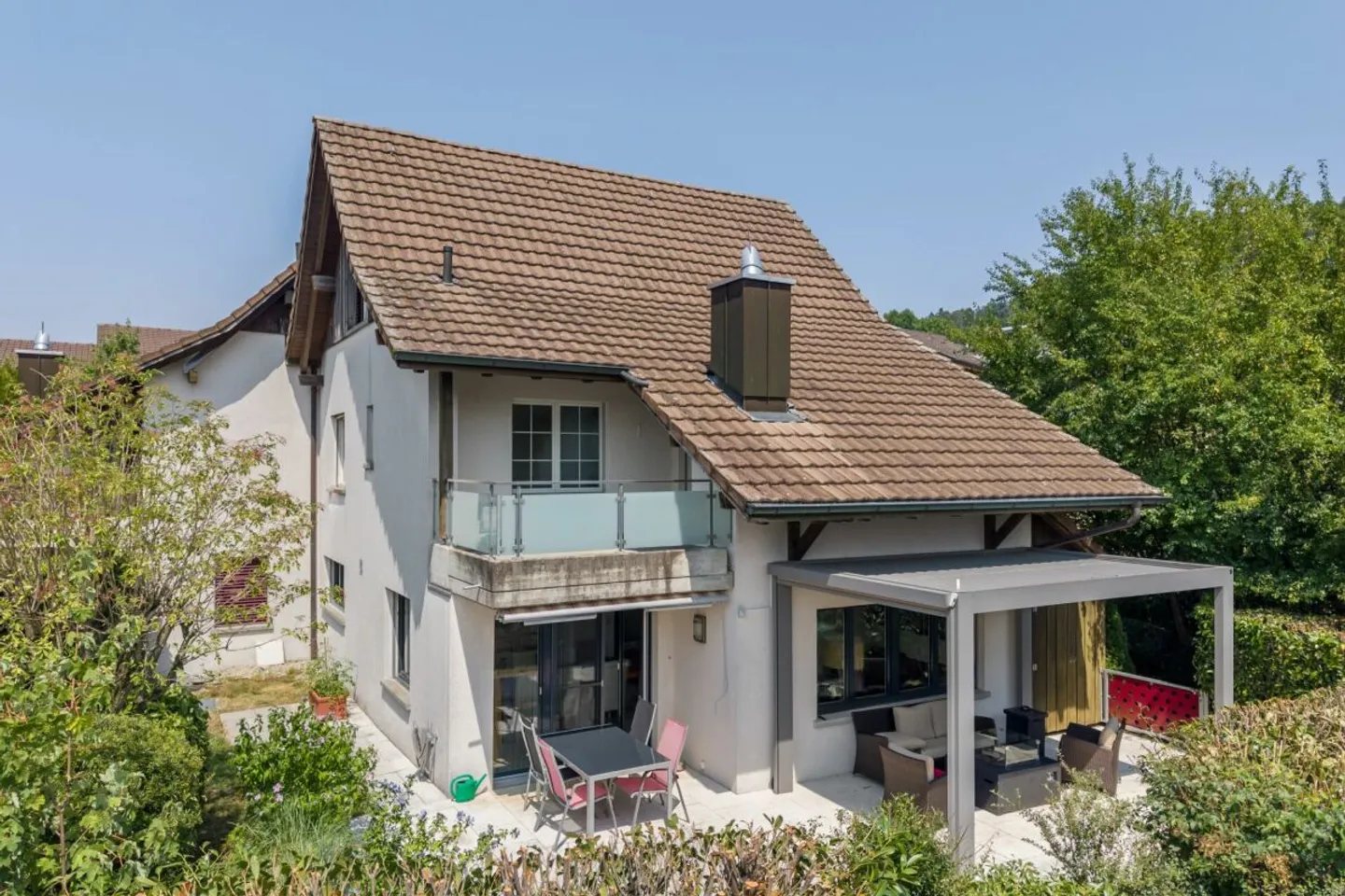 Maison familiale spacieuse et bien entretenue à rafraîchir - Photo 1 sur 13