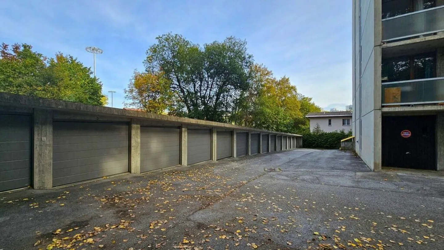 Garage individuel à louer - La Charrière, La Chaux-de-Fonds - Photo 2 sur 2