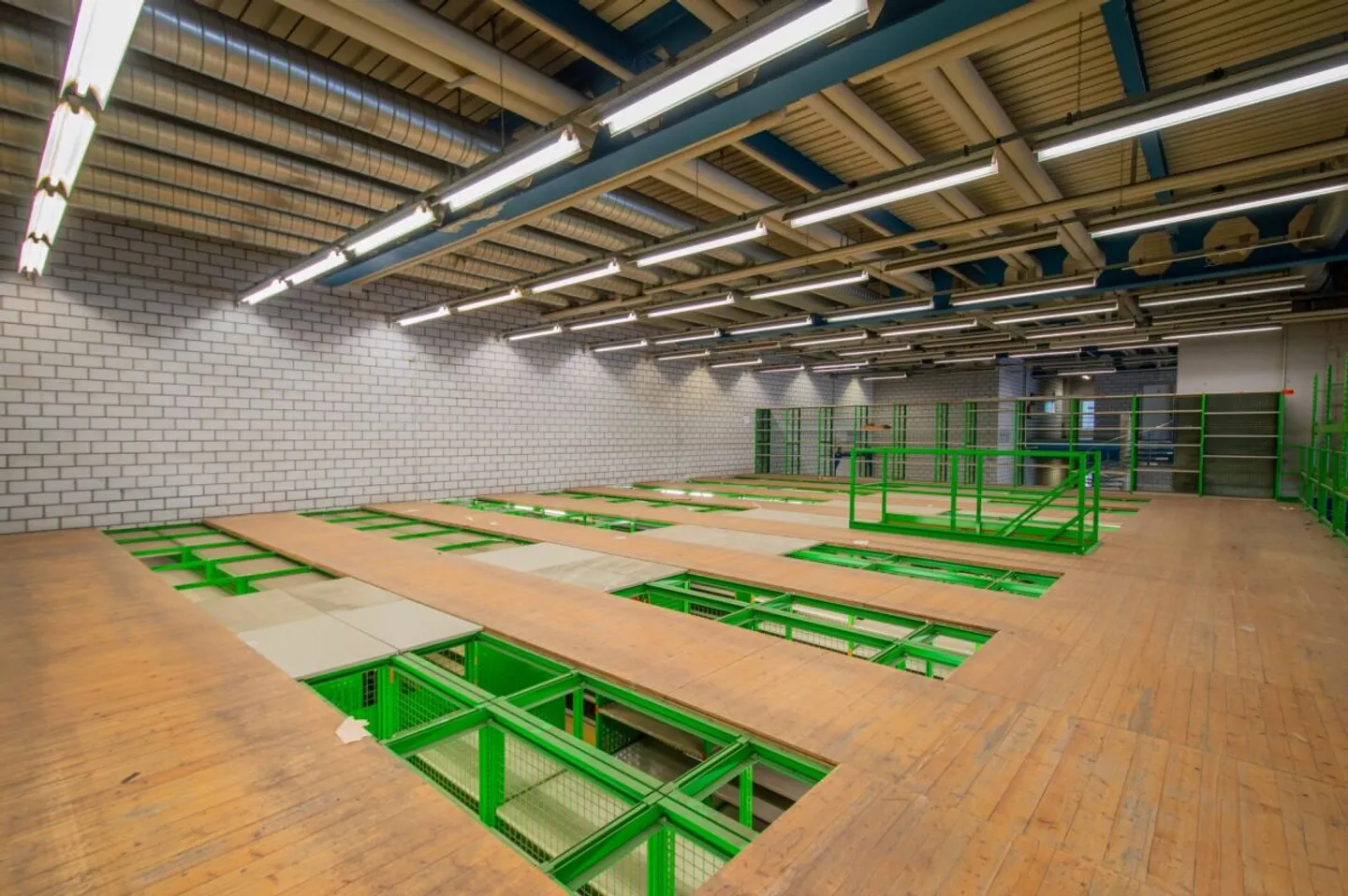 Industriehalle 560 m² - hohe Raumhöhe &amp; grosses Tor in Trimmis - Foto 4 von 9