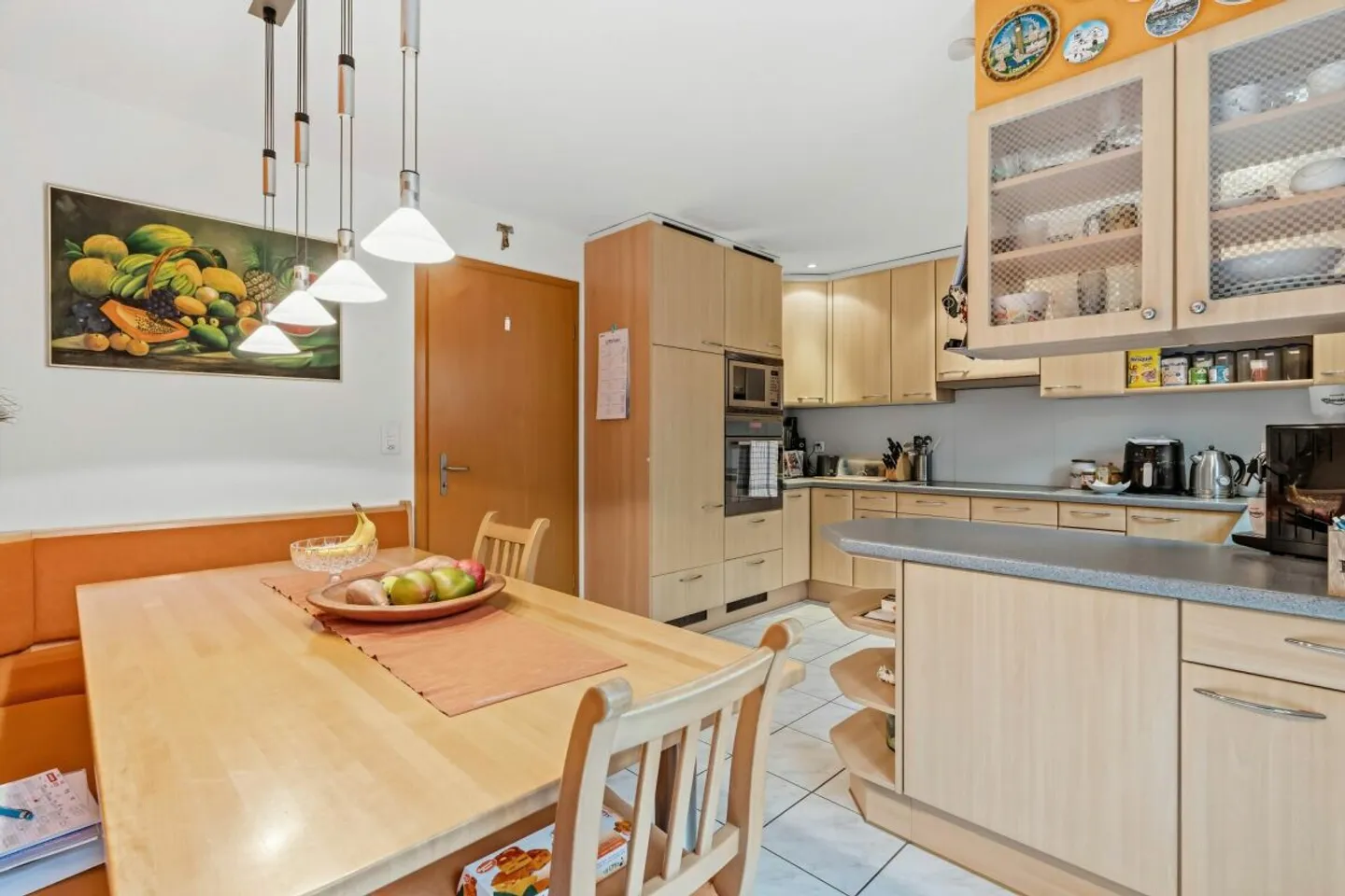 Spacious detached house with granny flat - Photo 6 of 13