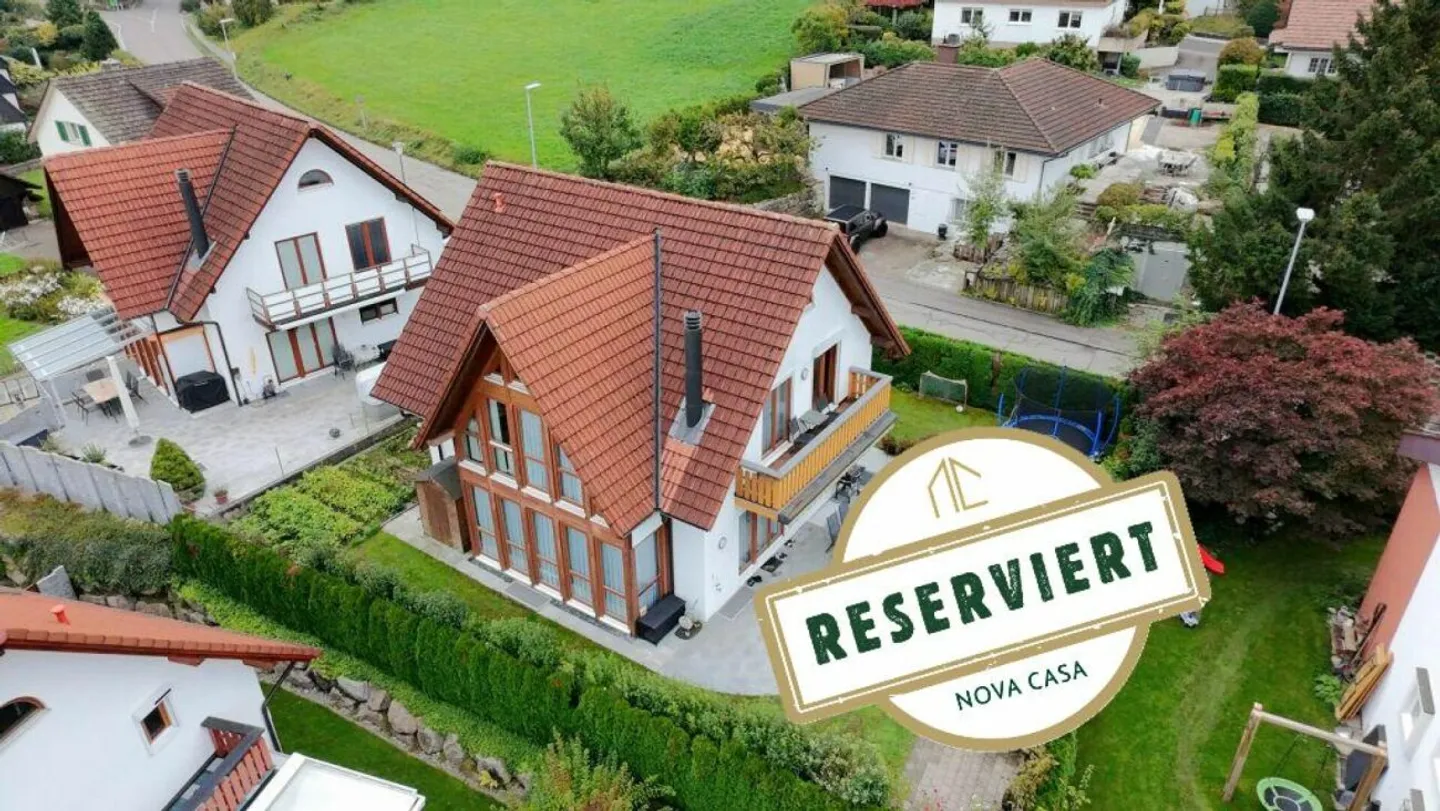 Riservato, spazio per tutta la famiglia! Incantevole casa con giardino a Dällikon - Foto 1 di 13