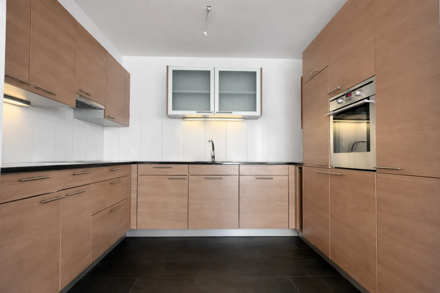 Beautiful, modern 3.5 room apartment ideal for commuters - Photo 2 of 9