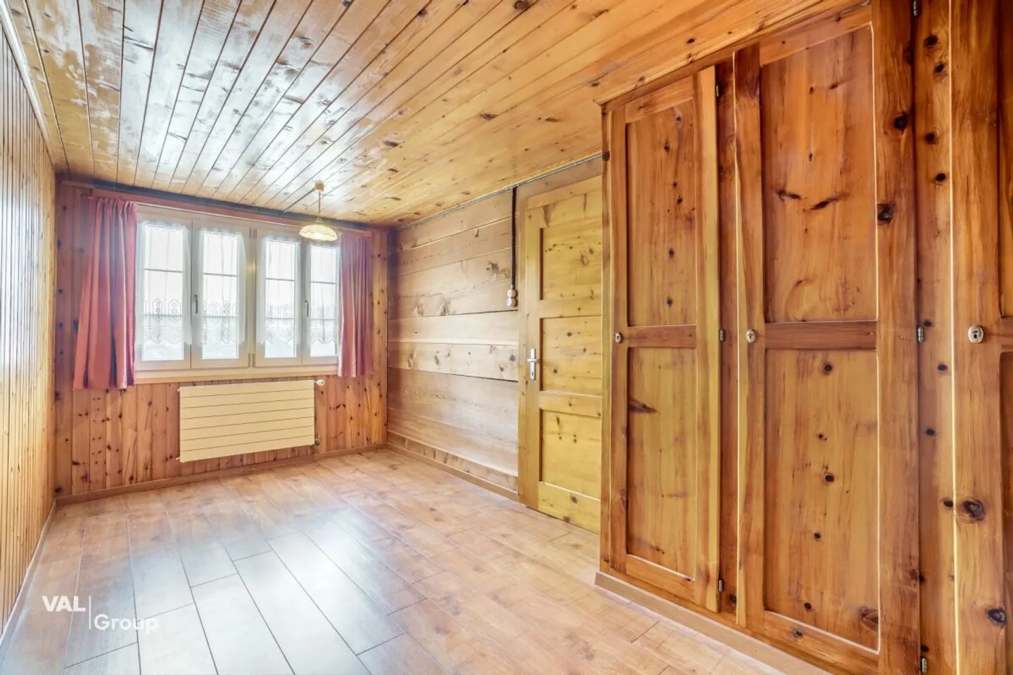 Renovated apartment in the village center with attractive additional room in the attic - Photo 8 of 13