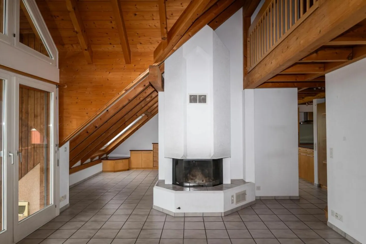 Grosszügige, lichtdurchflutete Dach-Maisonette-Wohnung an Top-Lage mit Fernsicht - Foto 7 di 13