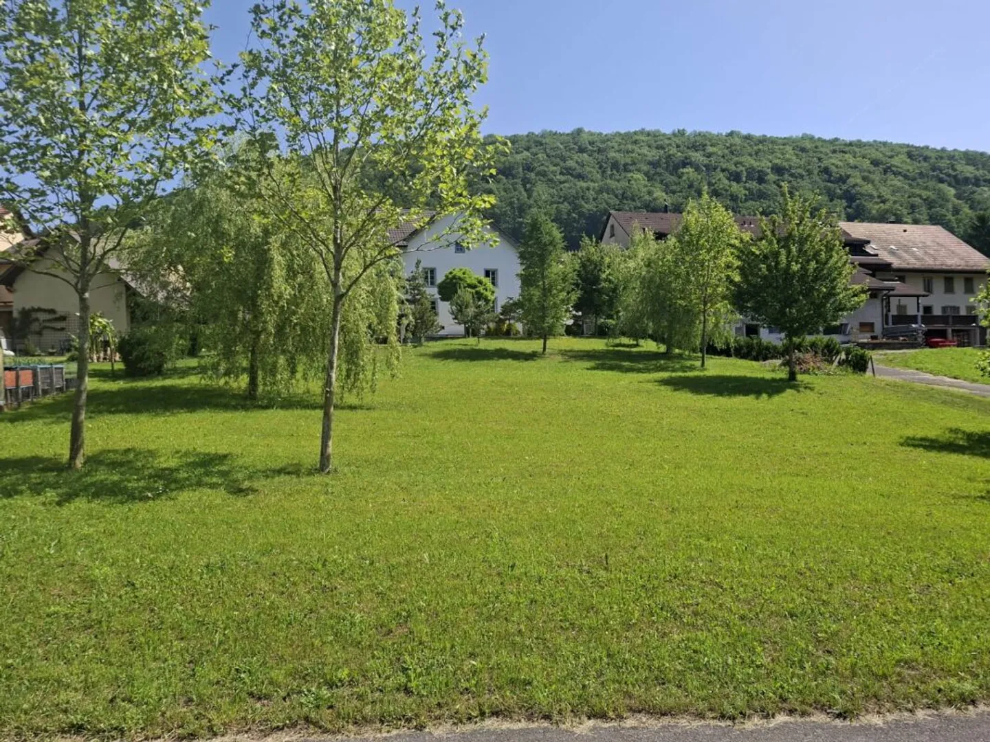 Terreno edificabile di prima classe, soleggiato e situato in posizione tranquilla 763m2 - Foto 2 di 6