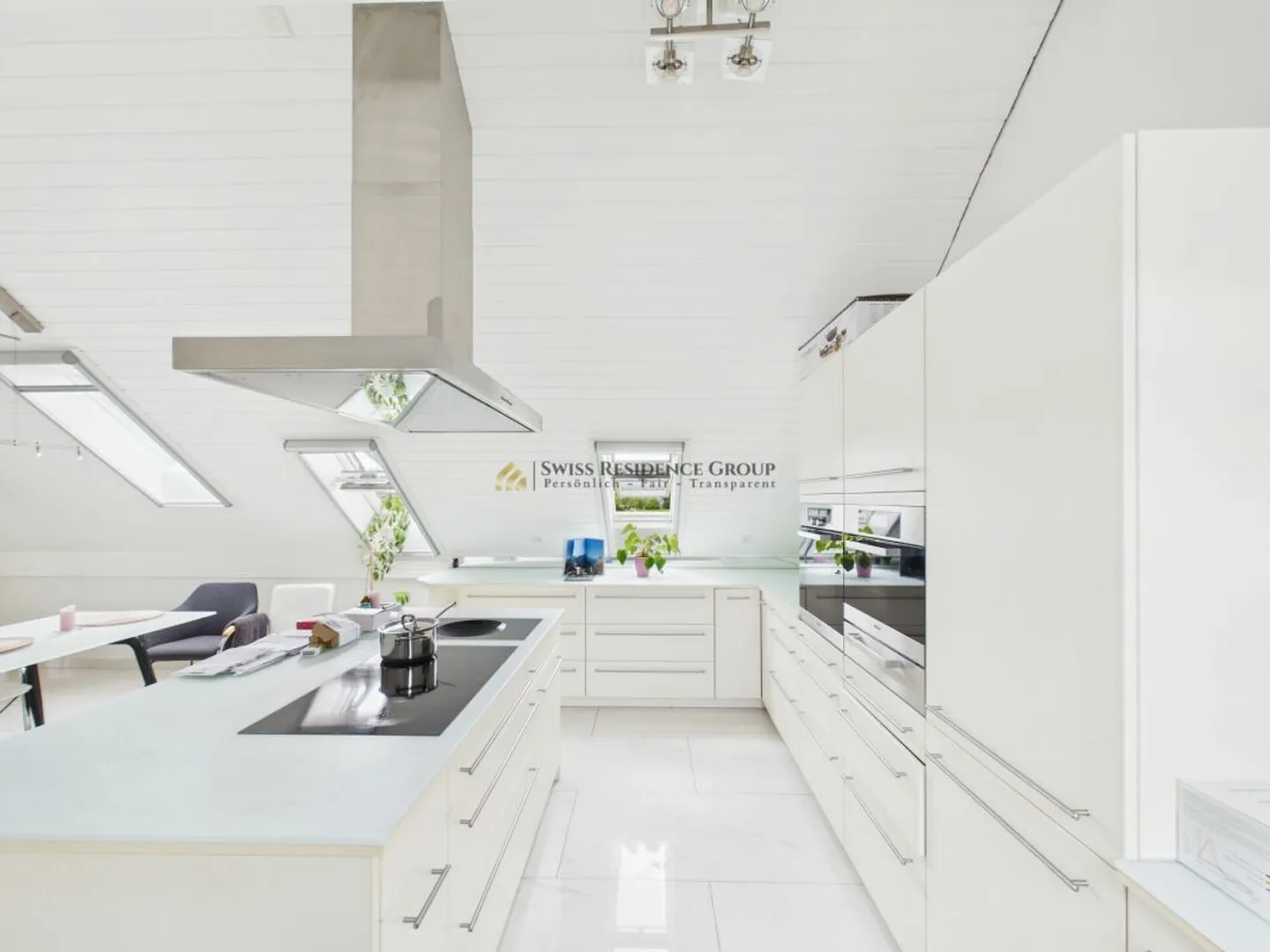 Penthouse exclusif de 5,5 pièces avec vue panoramique et intérieur de haute qualité - Photo 4 sur 8