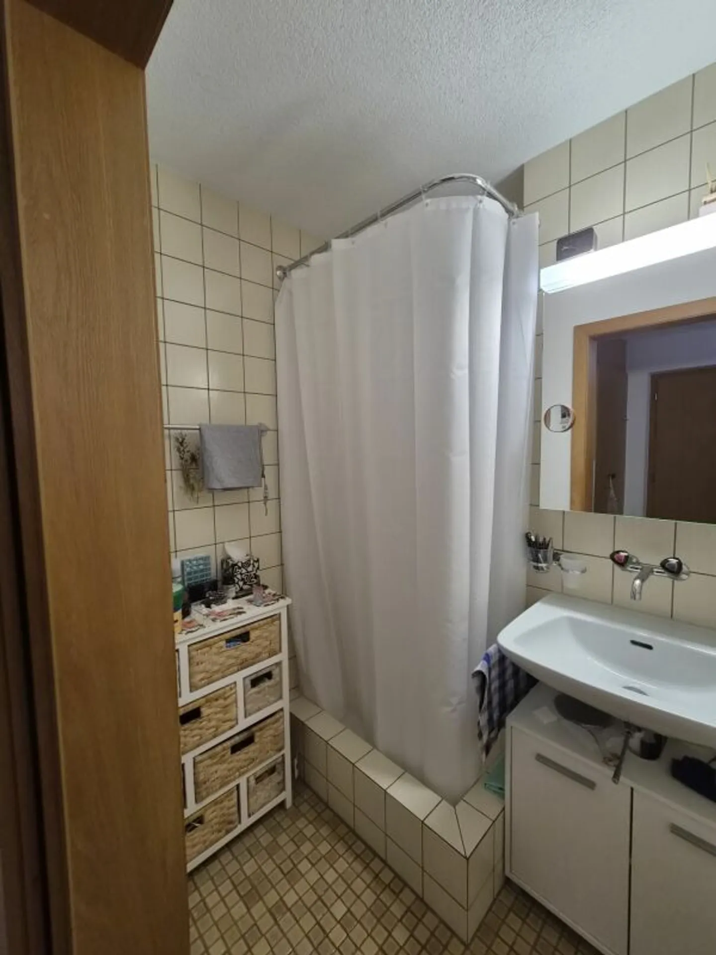 Sunny apartment in a central location - Photo 9 of 13