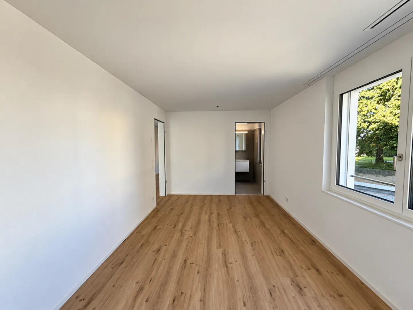 Stylish home with a thoughtful floor plan - Photo 8 of 9