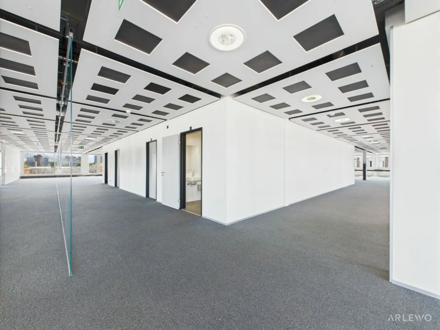 Bureau penthouse avec grande terrasse - Photo 11 sur 13