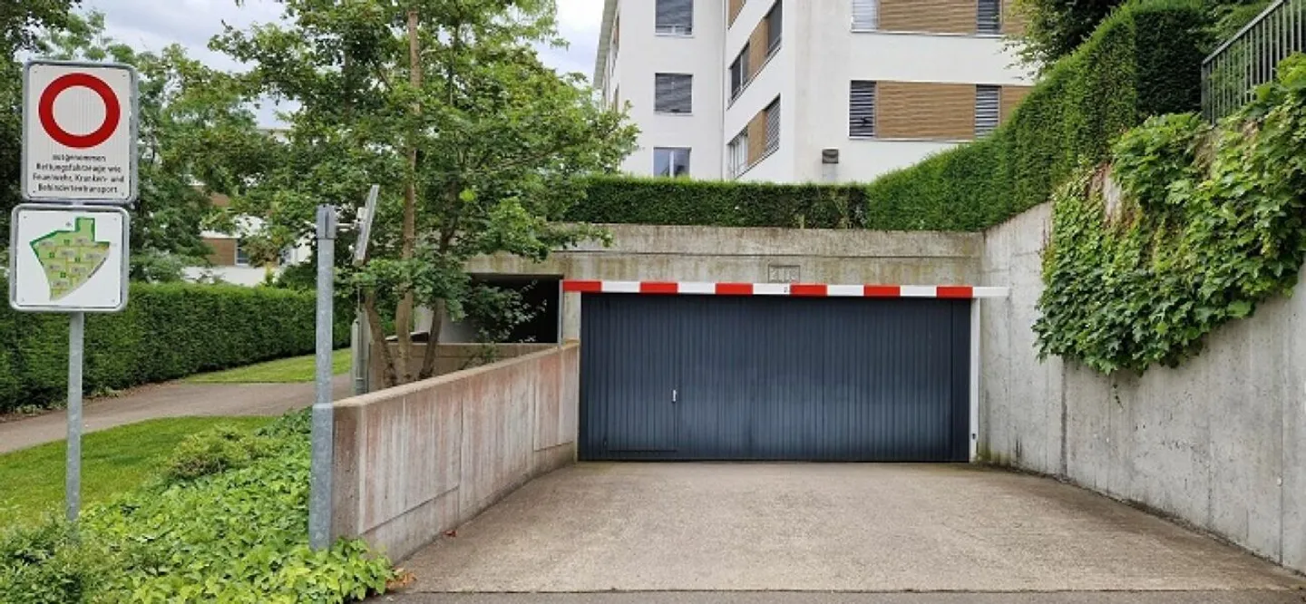 Überlanger Parkplatz in Wil - Foto 2 von 2