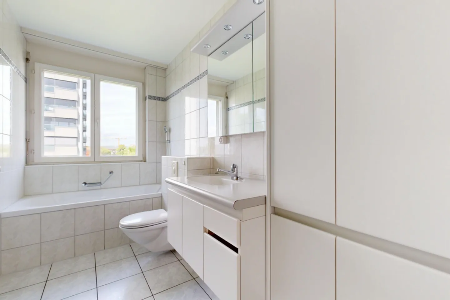 Charmant appartement sous les combles de 4,5 pièces à Allschwil - Photo 6 sur 12