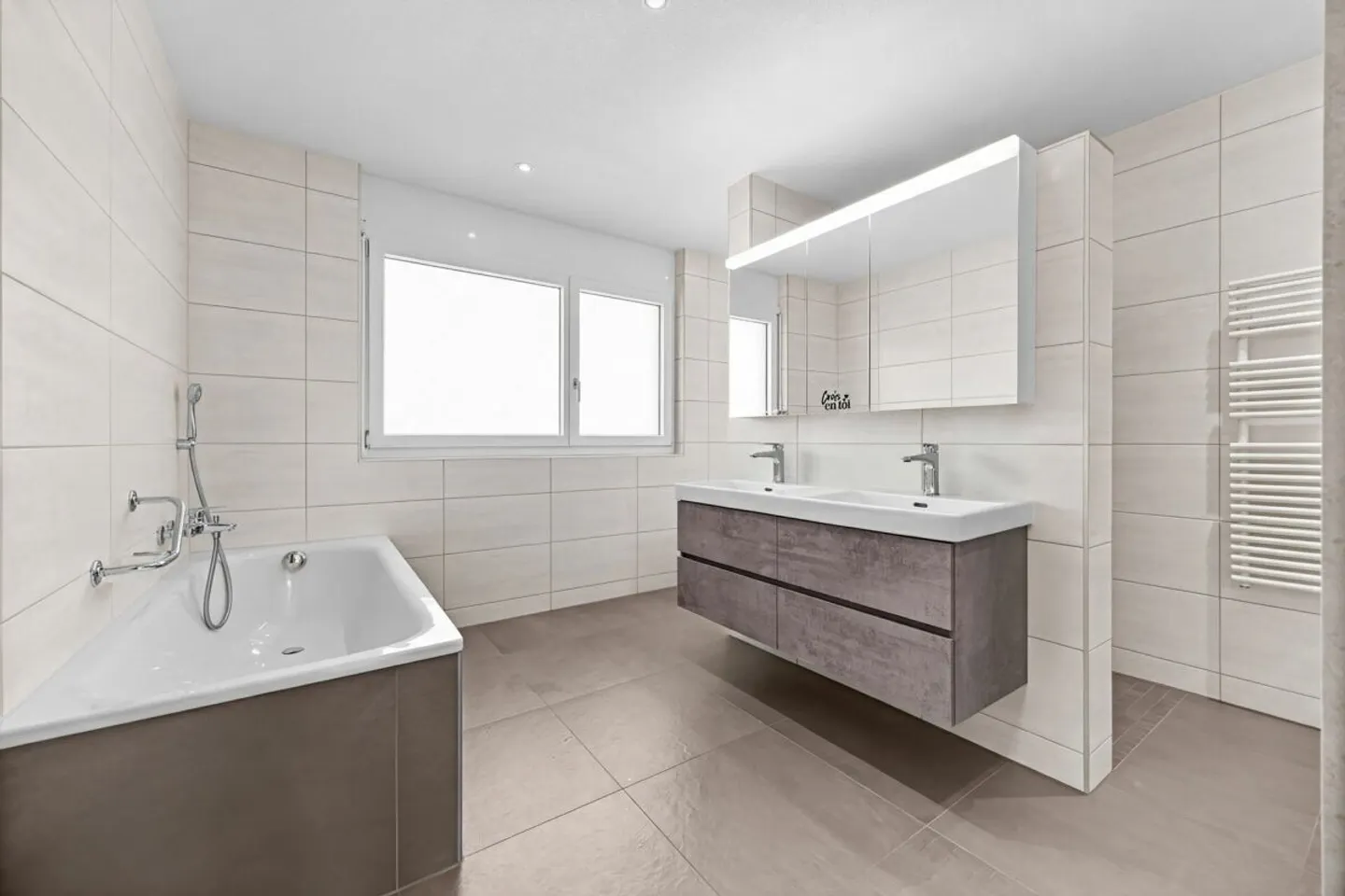 Contemporary Villa in Courtaman - Photo 13 of 13