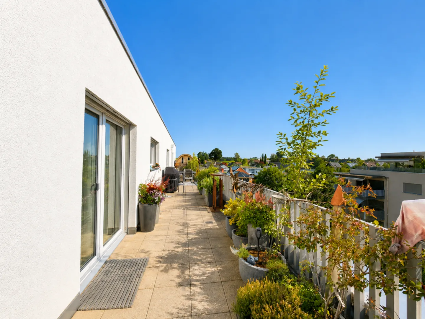 Appartement penthouse de 5,5 pièces avec terrasse de 150 m², vue panoramique et accès direct à la terrasse depuis chaque chambre - Photo 11 sur 13