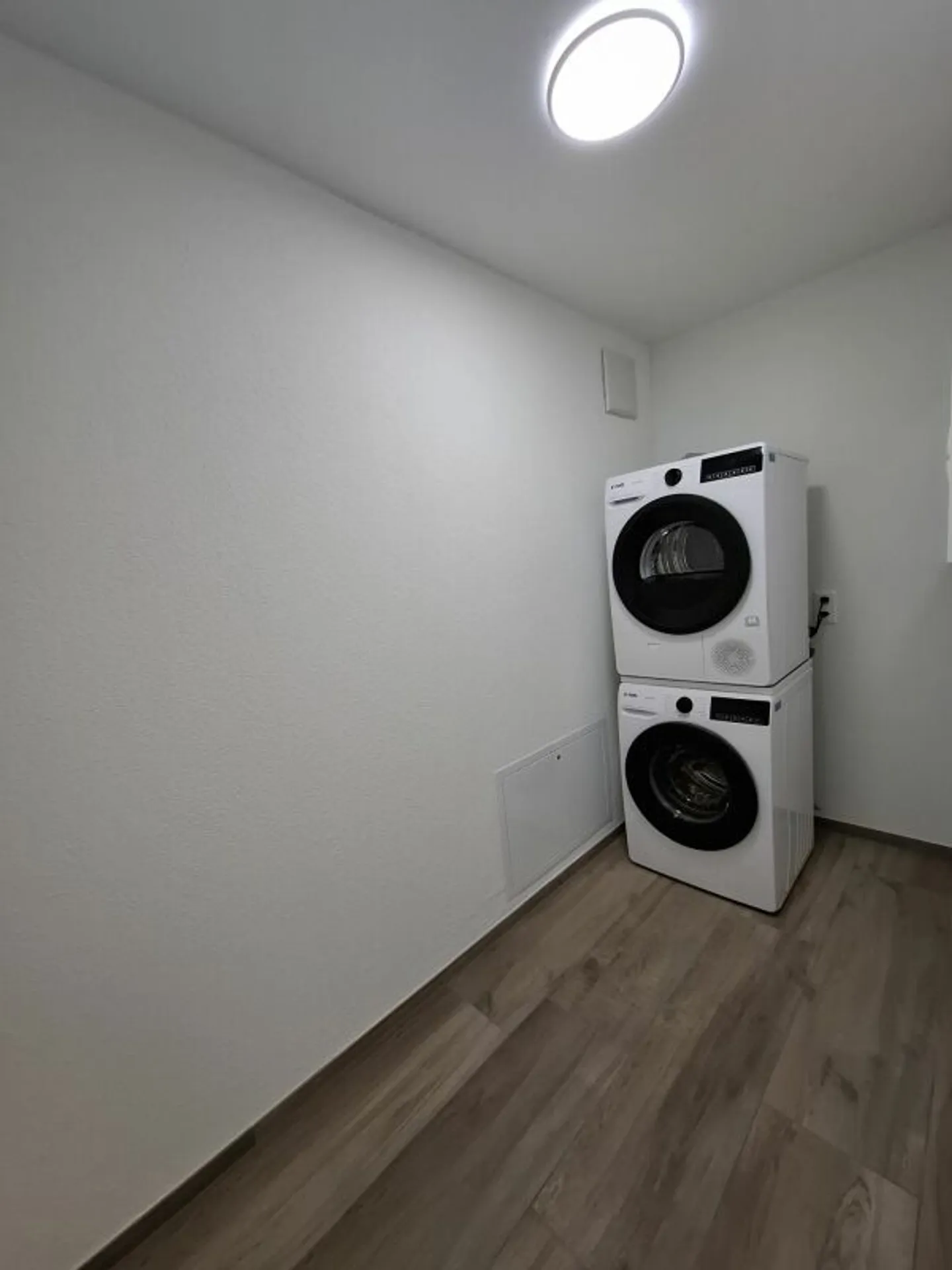 Moderne 2.5-Zimmer-Wohnung mit Balkon - Foto 6 von 10